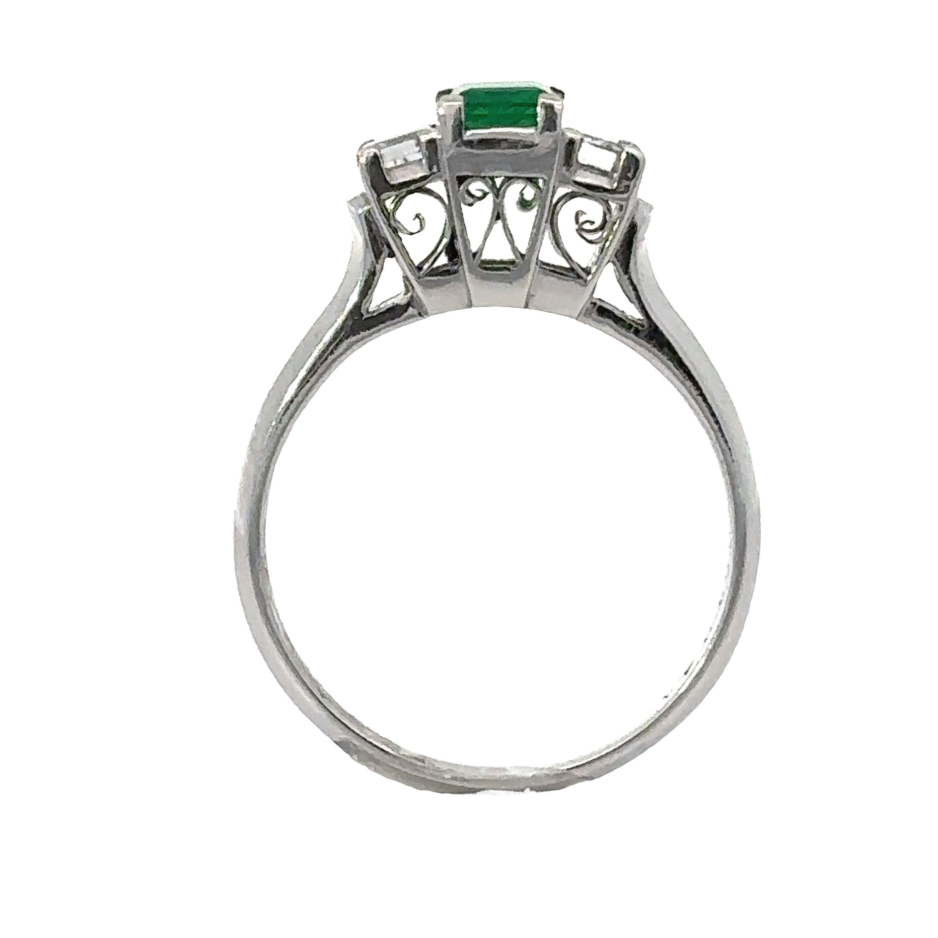 Anillo de Platino con Diamante Esmeralda en Bueno estado para la venta en Derby, NY