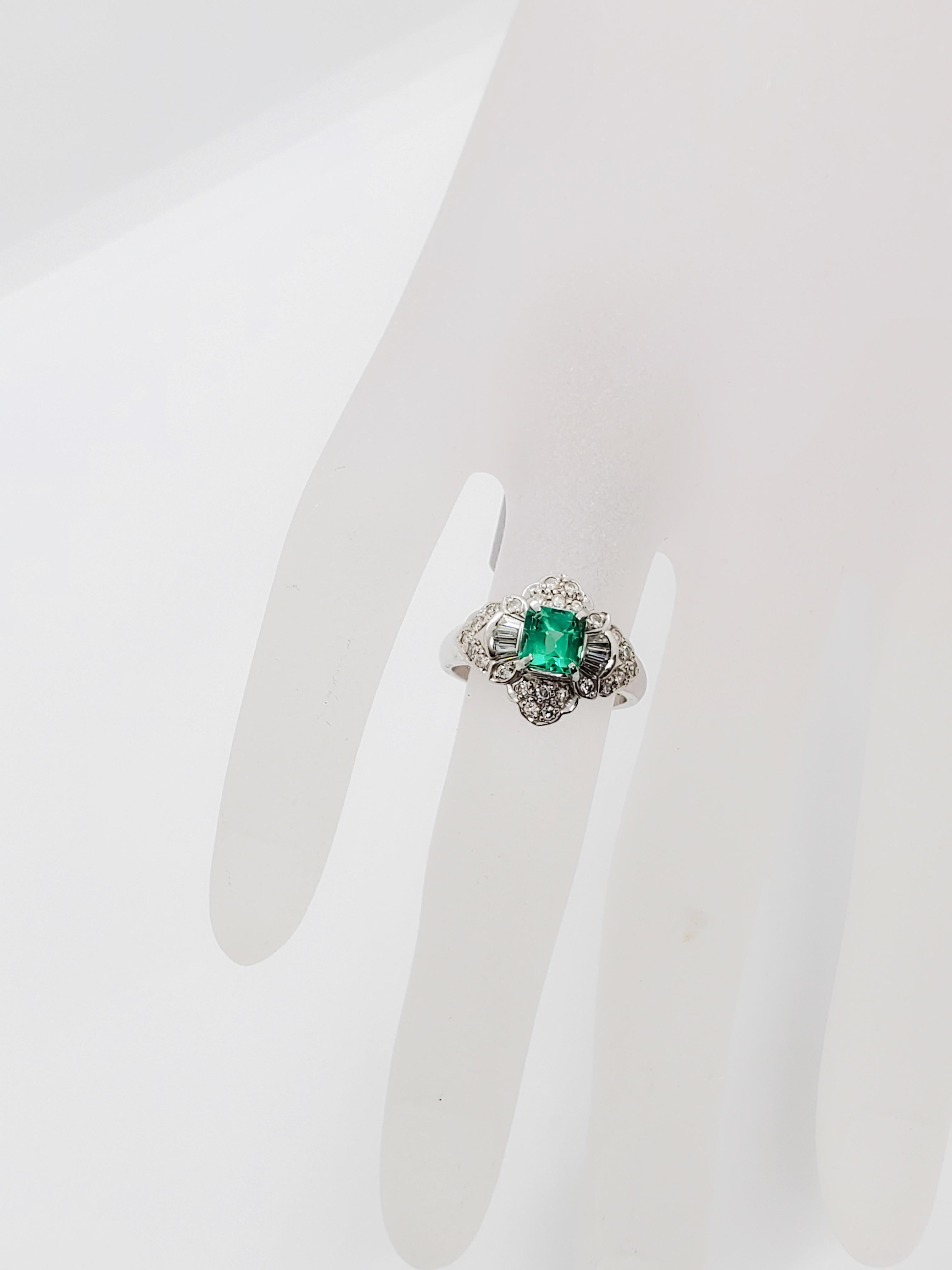 Estate Emerald Square and White Diamond Ring in Platinum In Excellent Condition In Los Angeles, CA