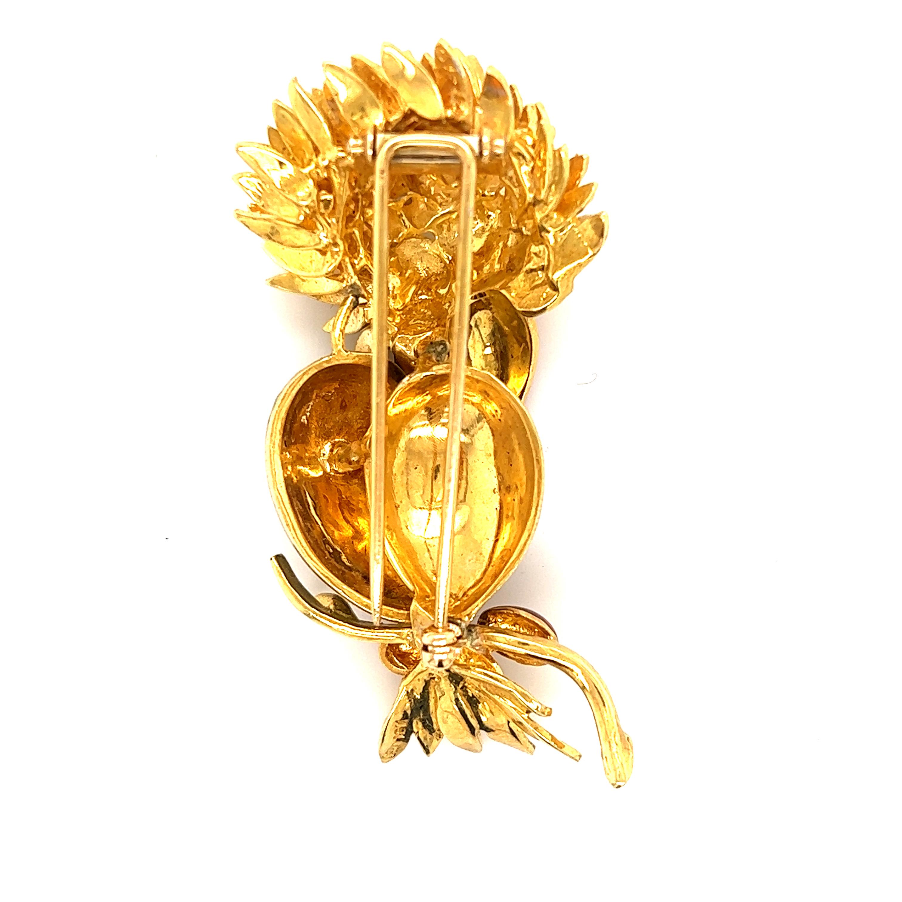 Round Cut Estate Enamel Bird Brooch 18k Yellow Gold For Sale