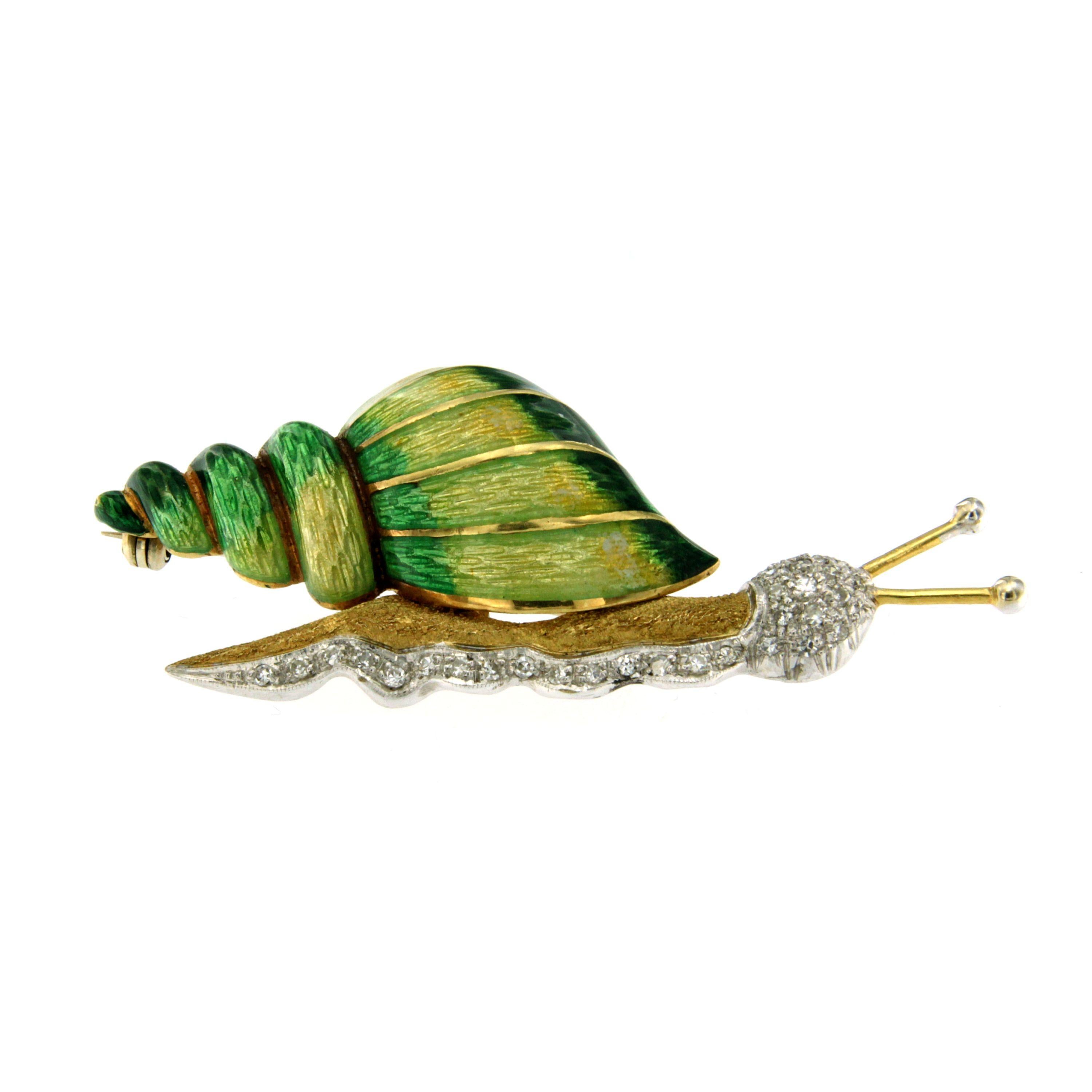 Unusual Snail shaped brooch hand made in Italy of 18k yellow and white gold. Shades of green enamel on the shell, and body in gold and colorless diamonds pave setting.
Marked and signed, Circa 1960

CONDITION: Pre-owned - Excellent
METAL: 18k Gold