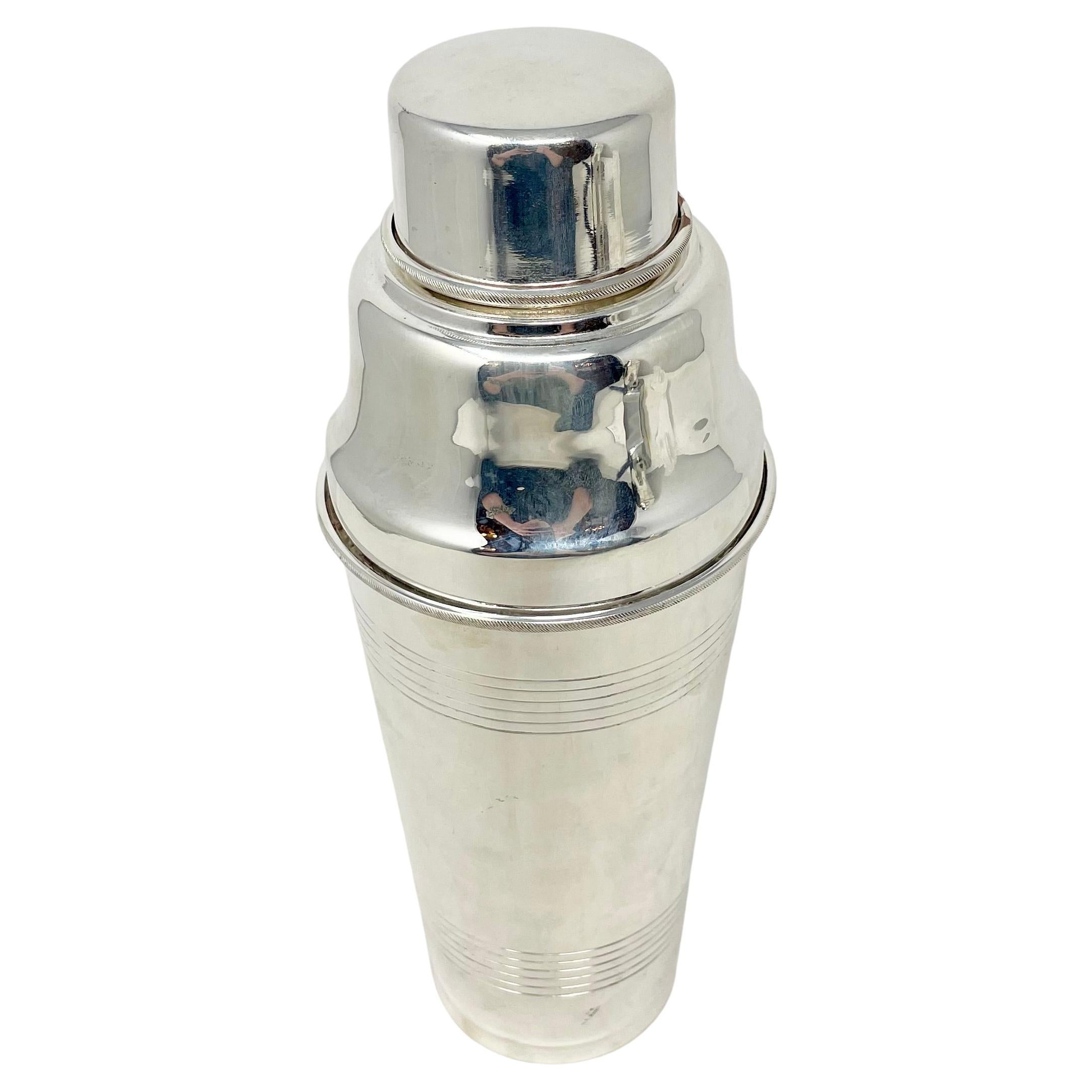 Englischer versilberter Birminghamer Shaker „Gaskell & Chambers“ aus Nachlass, um 1930. im Zustand „Gut“ im Angebot in New Orleans, LA