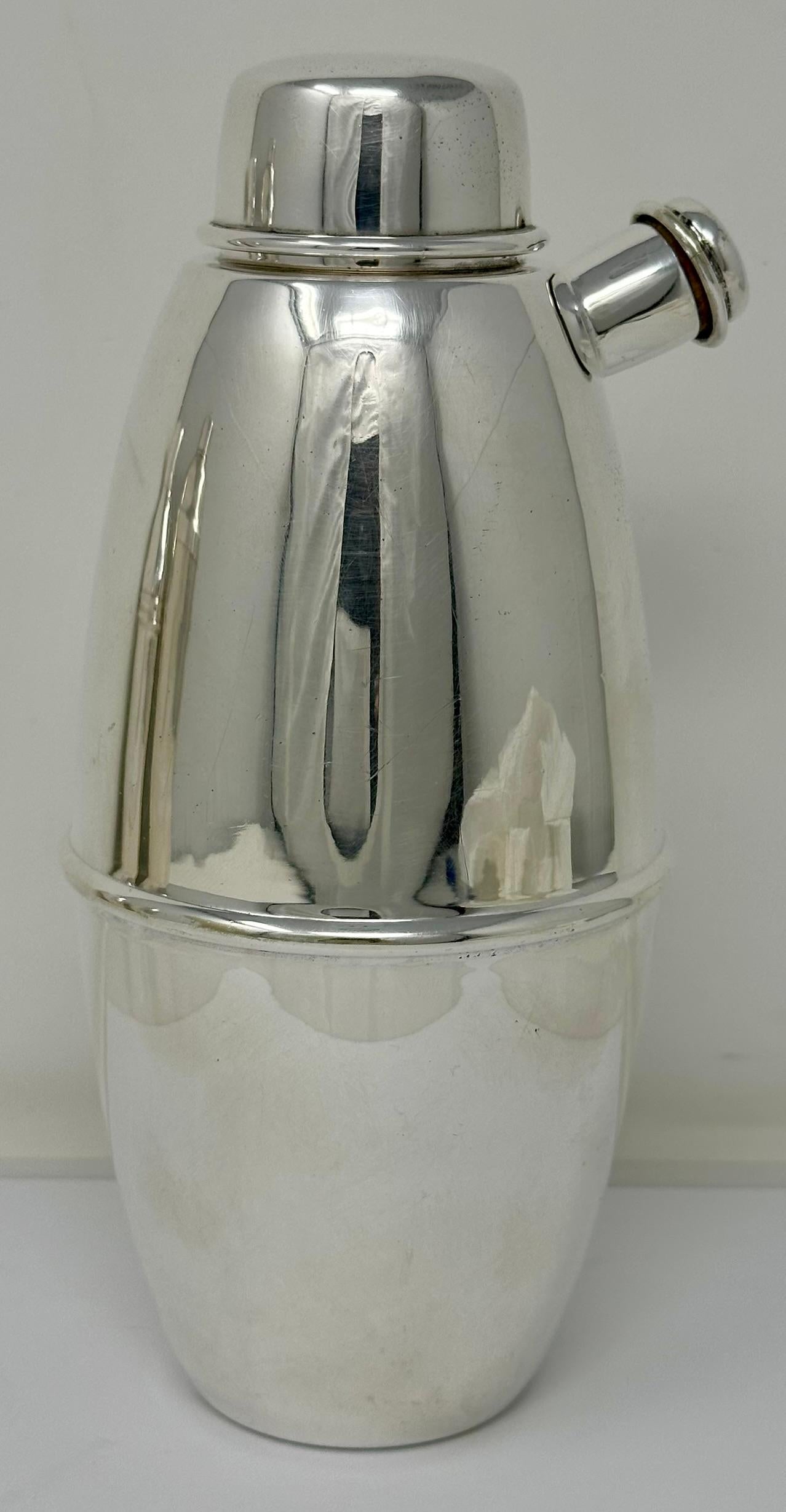 Coctelera inglesa de plata de mediados de siglo, circa 1940-1950. Inglés en venta