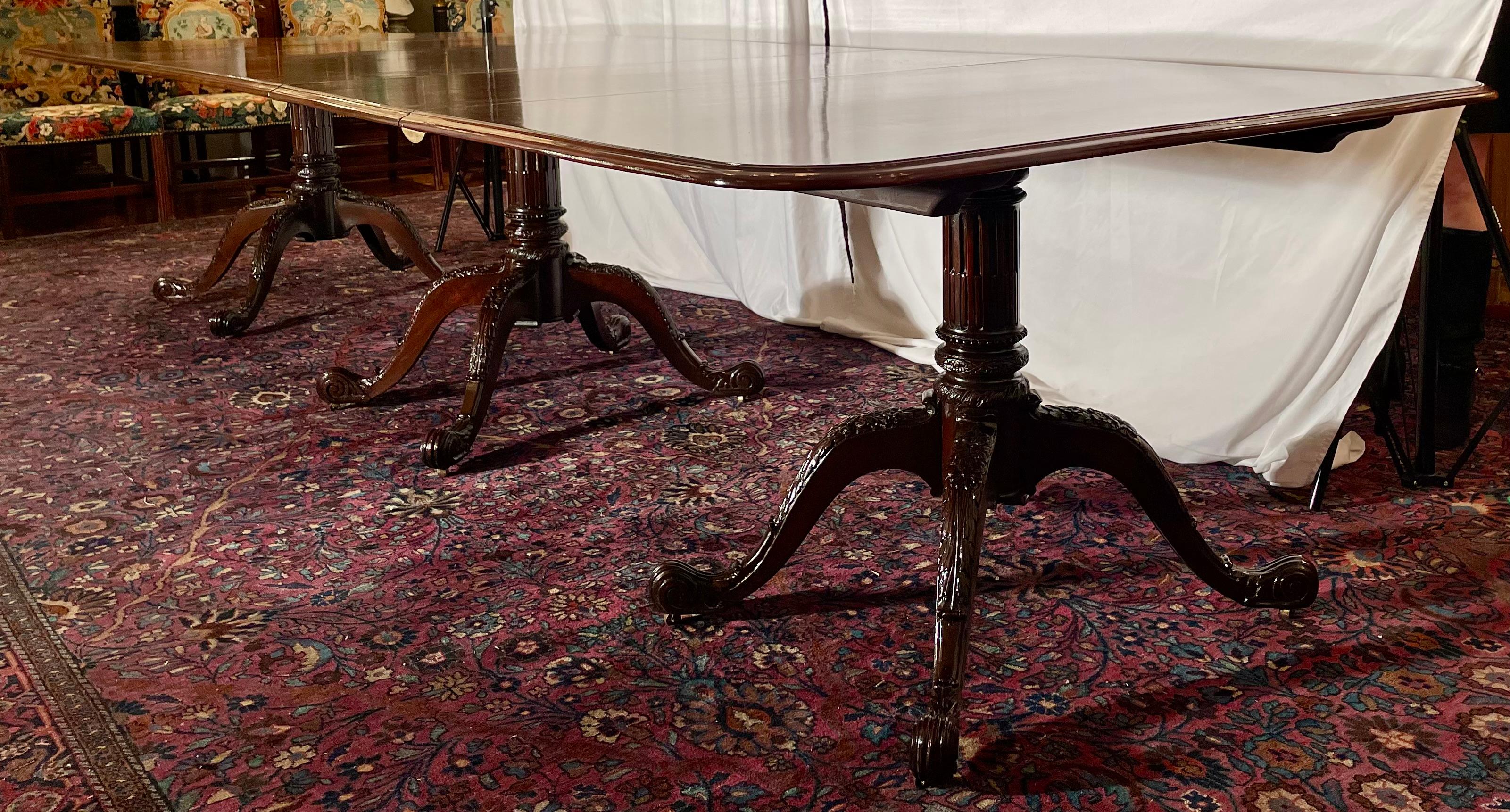 Estate English Solid Mahogany Three-Pedestal Dining Table, Circa 1950-1970. In Good Condition In New Orleans, LA