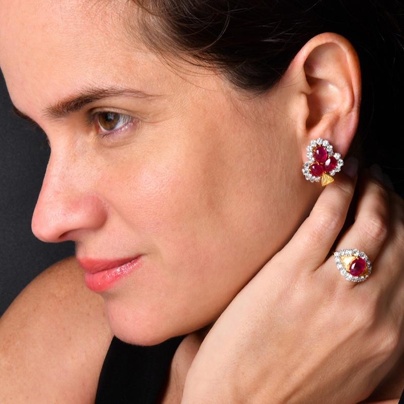 Women's 1980s  Fancy Diamond 6.45cts Ruby 18K Gold Cabochon Cocktail Ring For Sale