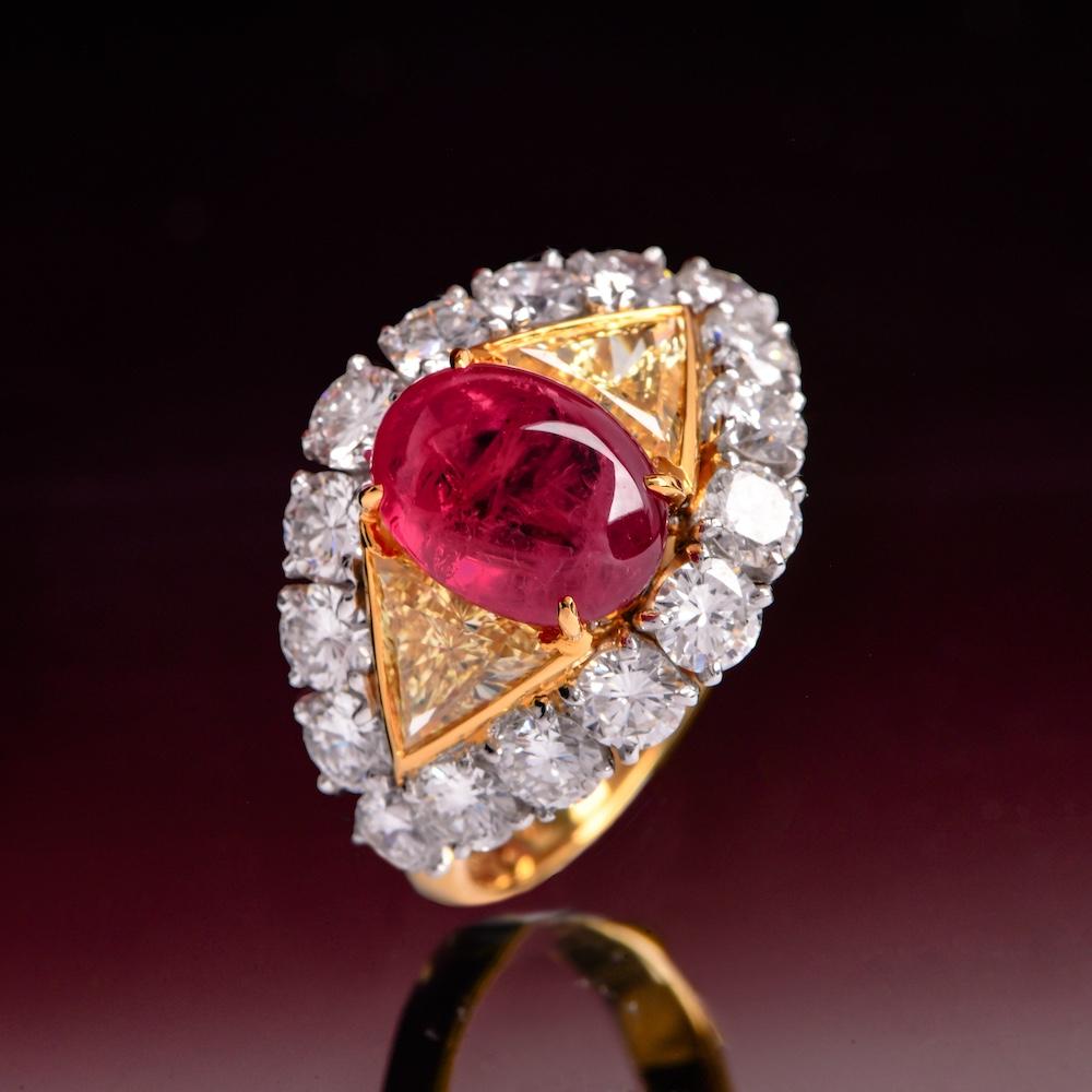 Retro 1980s  Fancy Diamond 6.45cts Ruby 18K Gold Cabochon Cocktail Ring For Sale
