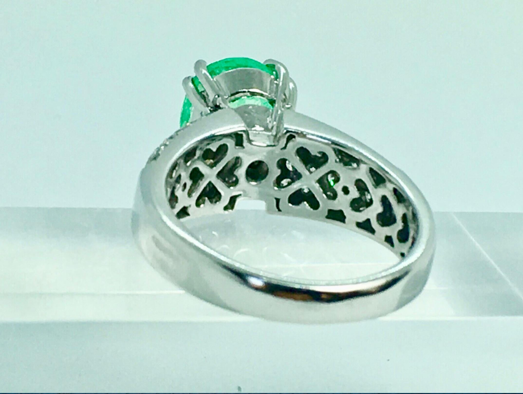 Bague de fiançailles en diamants et émeraude de 4,90 carats, de qualité, ancienne propriété  en vente 3