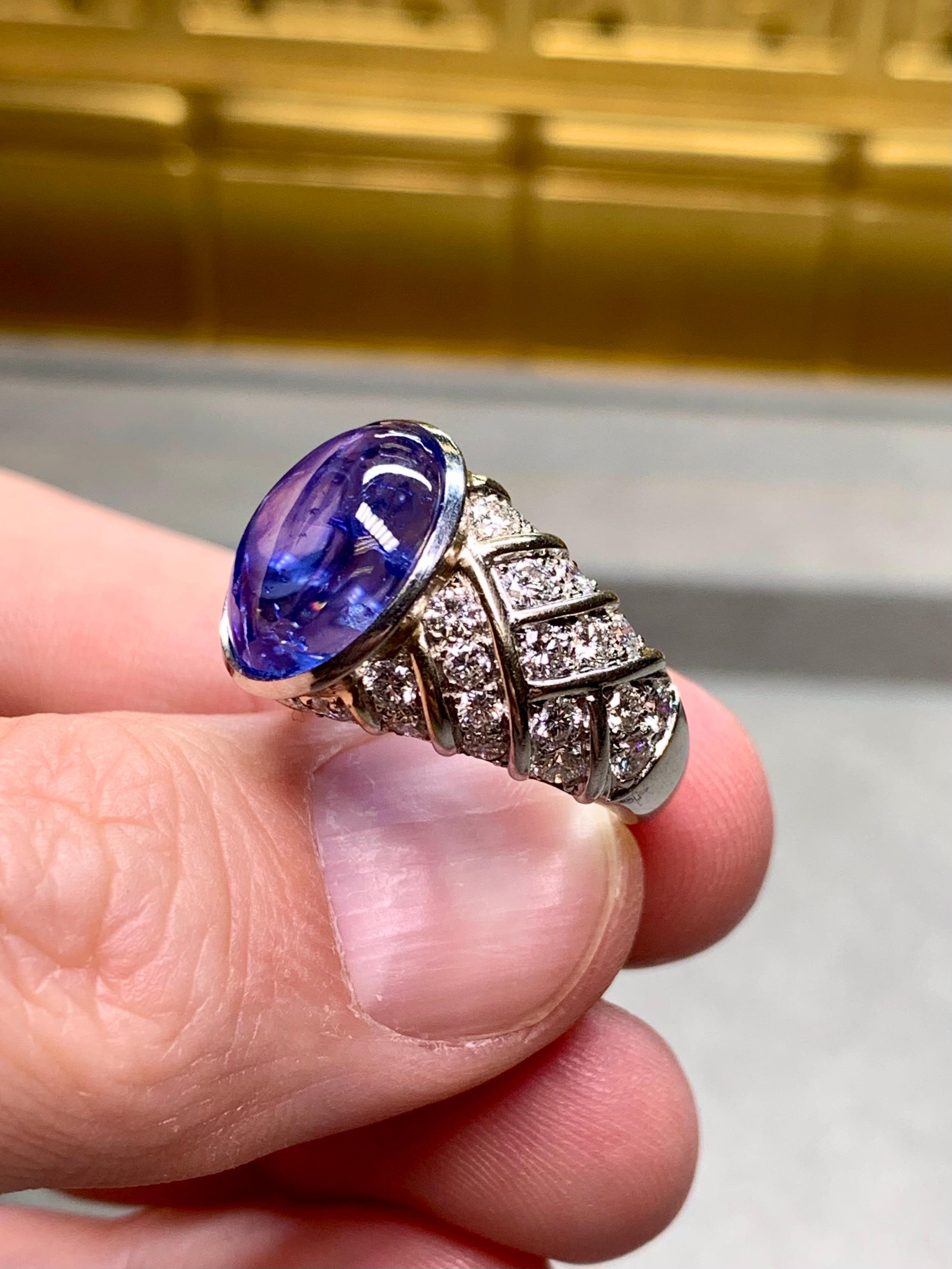Anillo de cóctel francés de 18 quilates con cabujón de zafiro y diamantes GIA sin calor 14,59 ctw en venta 4