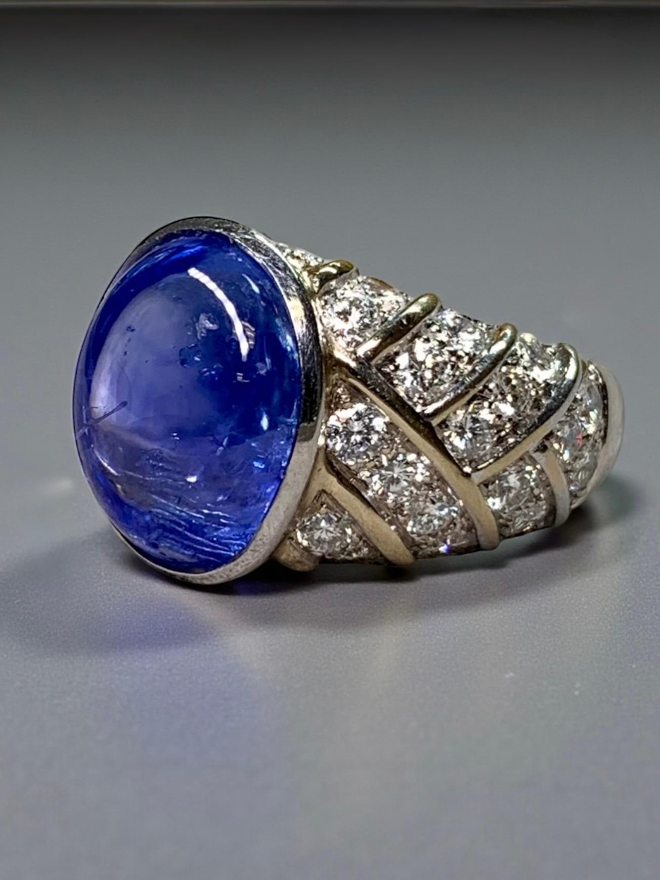 Anillo de cóctel francés de 18 quilates con cabujón de zafiro y diamantes GIA sin calor 14,59 ctw en venta 8