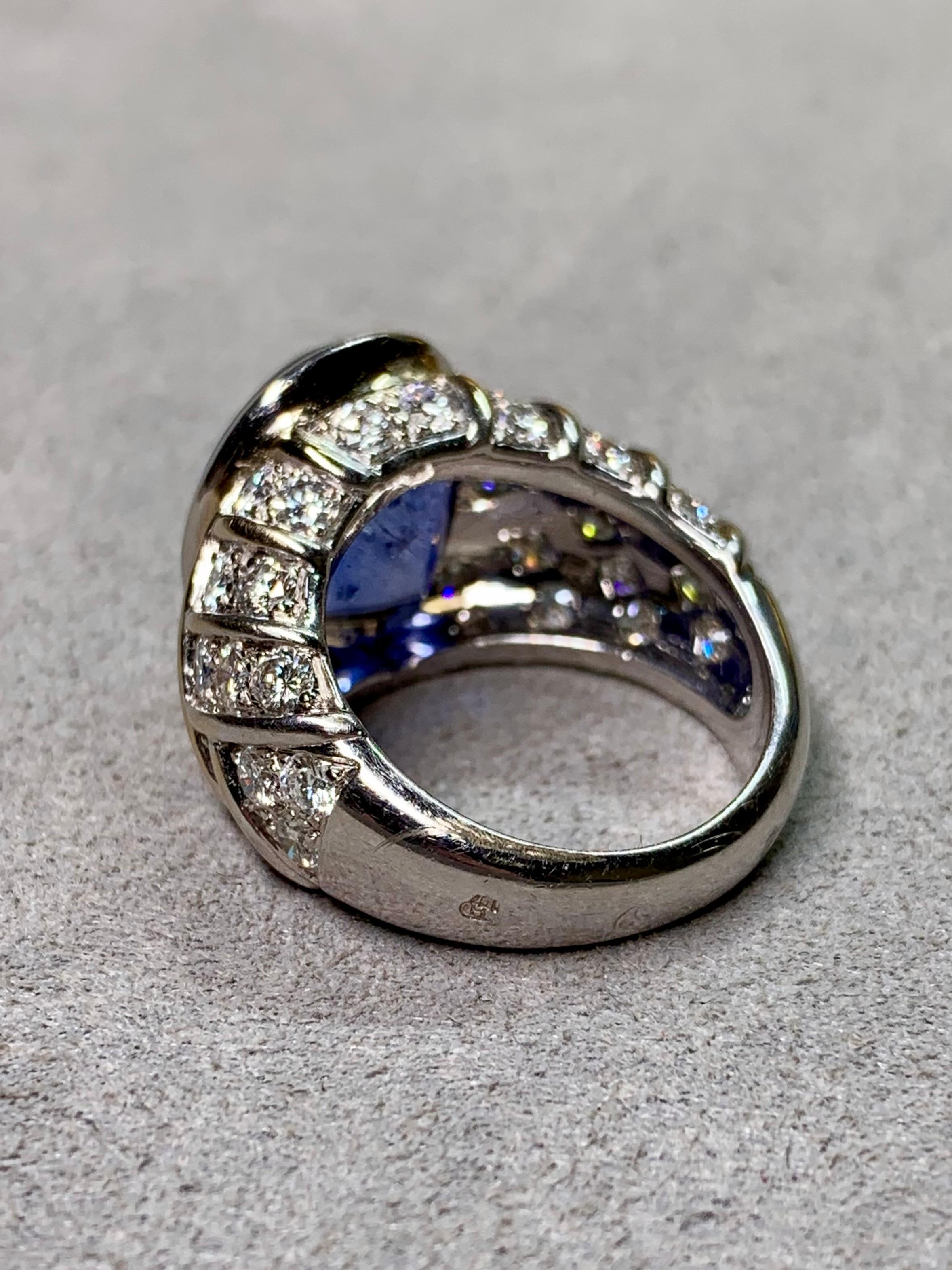 Anillo de cóctel francés de 18 quilates con cabujón de zafiro y diamantes GIA sin calor 14,59 ctw en Bueno estado para la venta en Winter Springs, FL