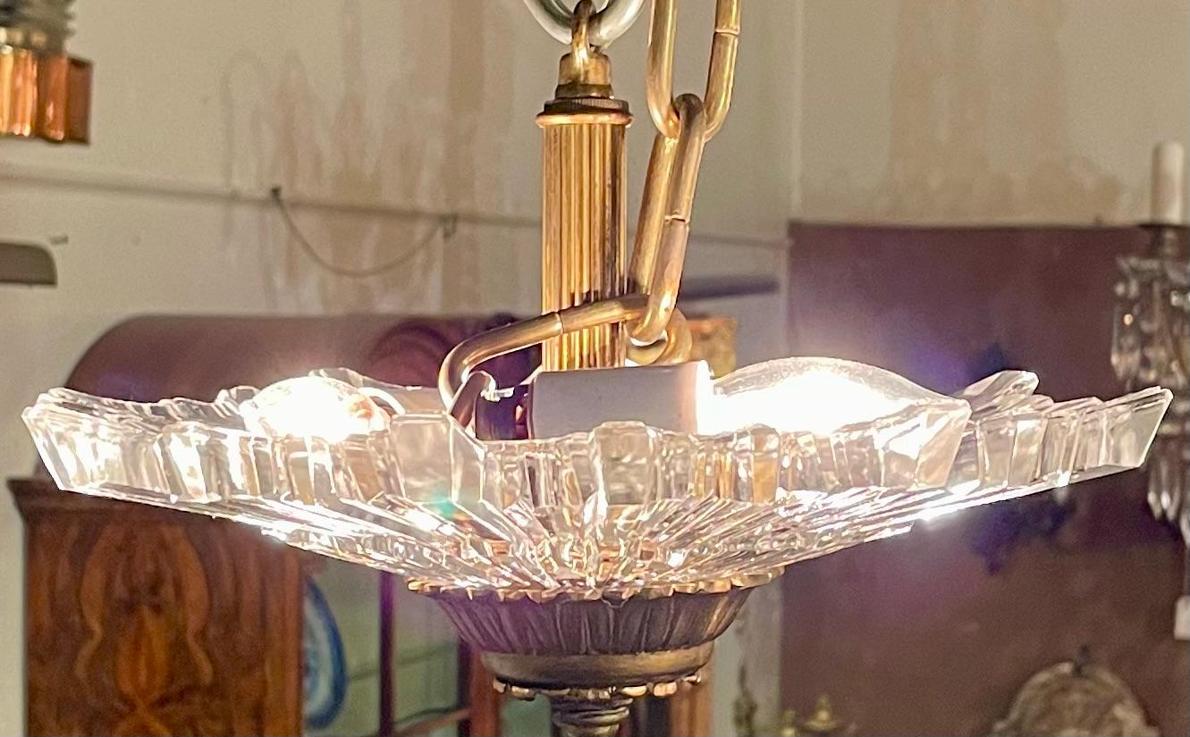 Lámpara de cristal y bronce dorado de estilo Art Decó francés, circa años 40. siglo XX en venta