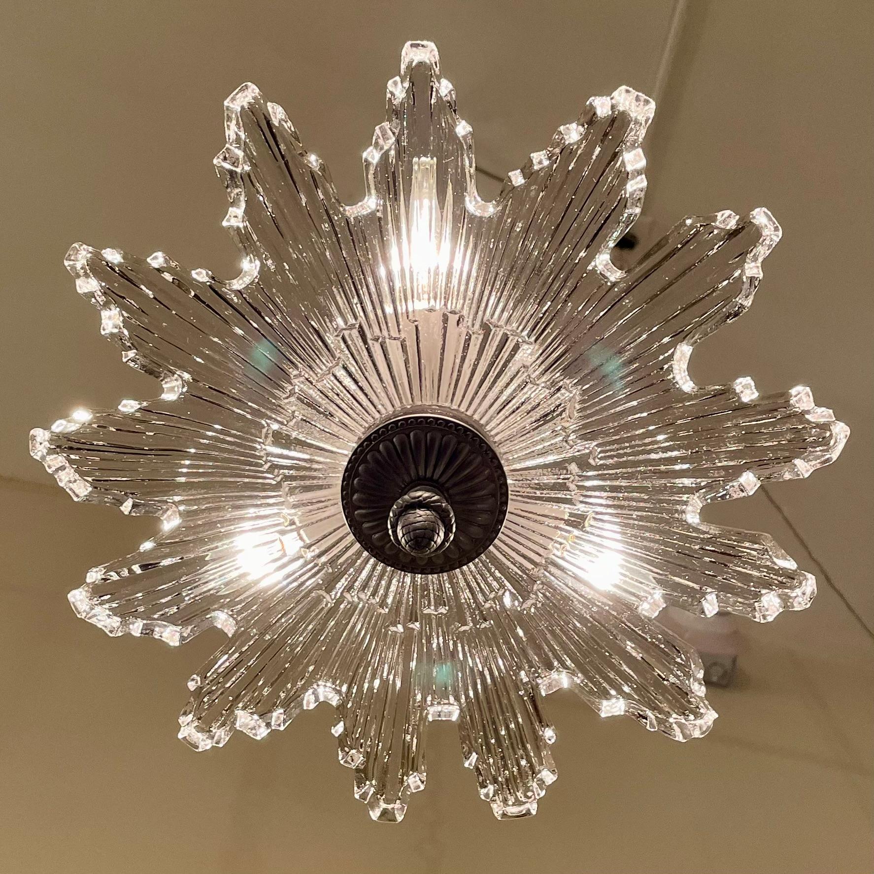 Lámpara de cristal y bronce plateado de estilo Art Déco francés, circa años 40. Francés en venta