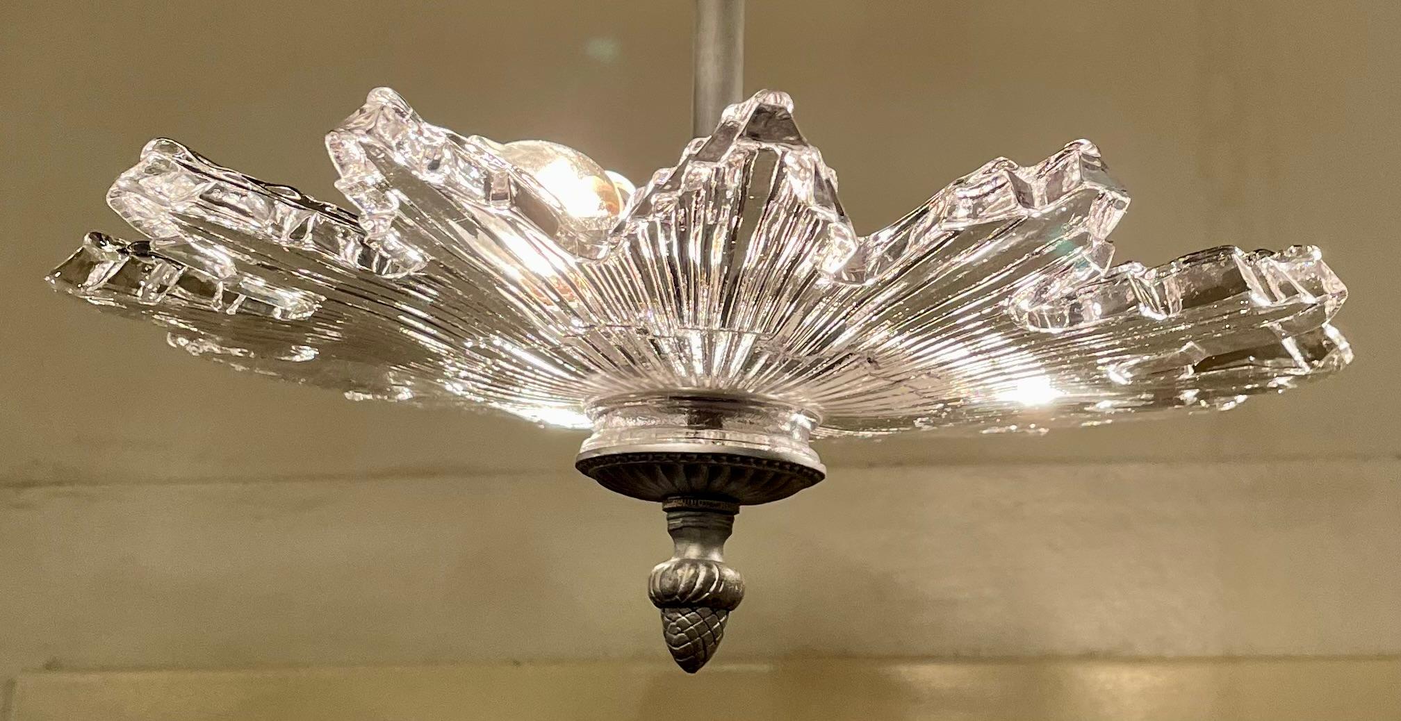 Lámpara de cristal y bronce plateado de estilo Art Déco francés, circa años 40. en Bueno estado para la venta en New Orleans, LA