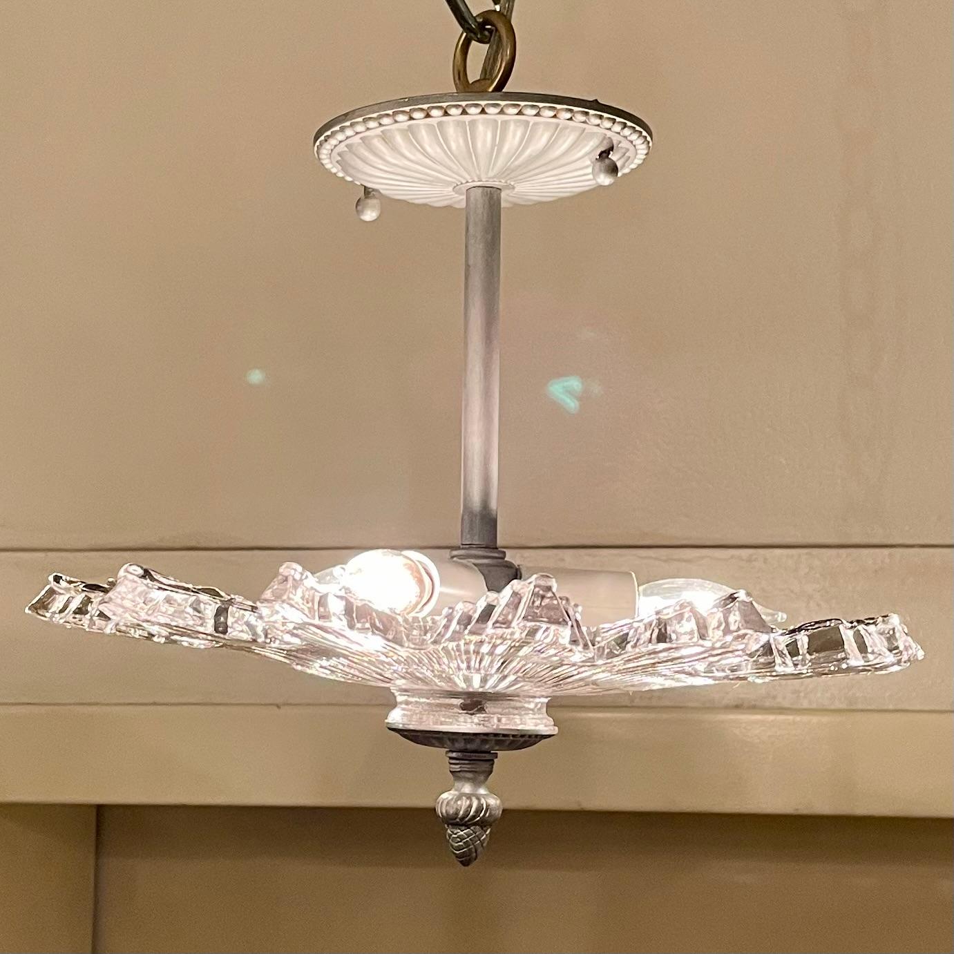 Lámpara de cristal y bronce plateado de estilo Art Déco francés, circa años 40. siglo XX en venta