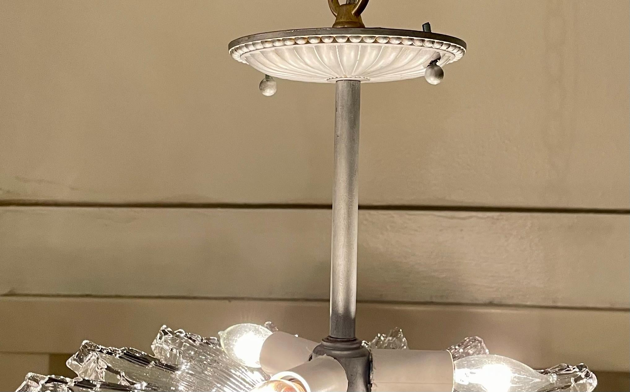 Lámpara de cristal y bronce plateado de estilo Art Déco francés, circa años 40. en venta 1