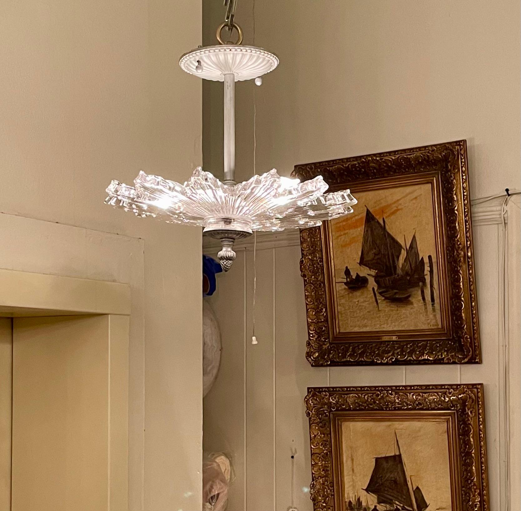 Lámpara de cristal y bronce plateado de estilo Art Déco francés, circa años 40. en venta 2