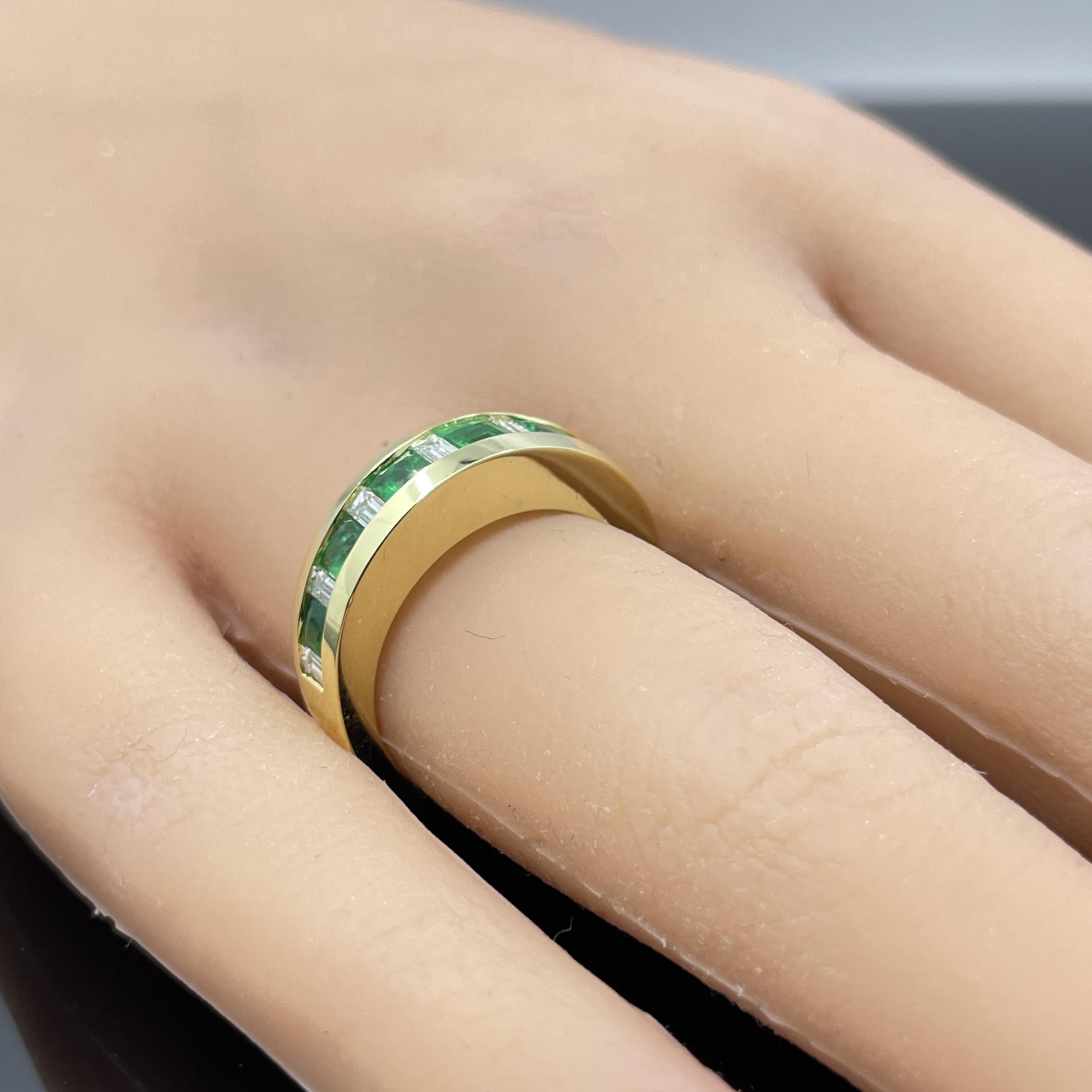 Fascia in oro giallo 18 carati con smeraldo e diamante Baguette di proprietà in vendita 5