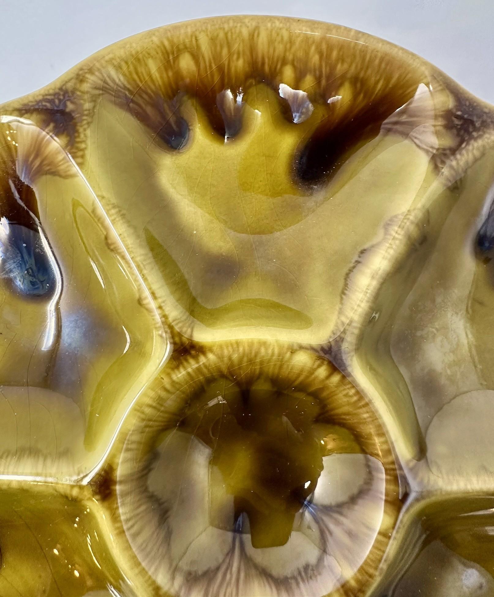 Nachlass Französisch Fayence Gien Co. Austernteller mit moosgrüner und hoher Glasur, um 1960 im Zustand „Gut“ im Angebot in New Orleans, LA