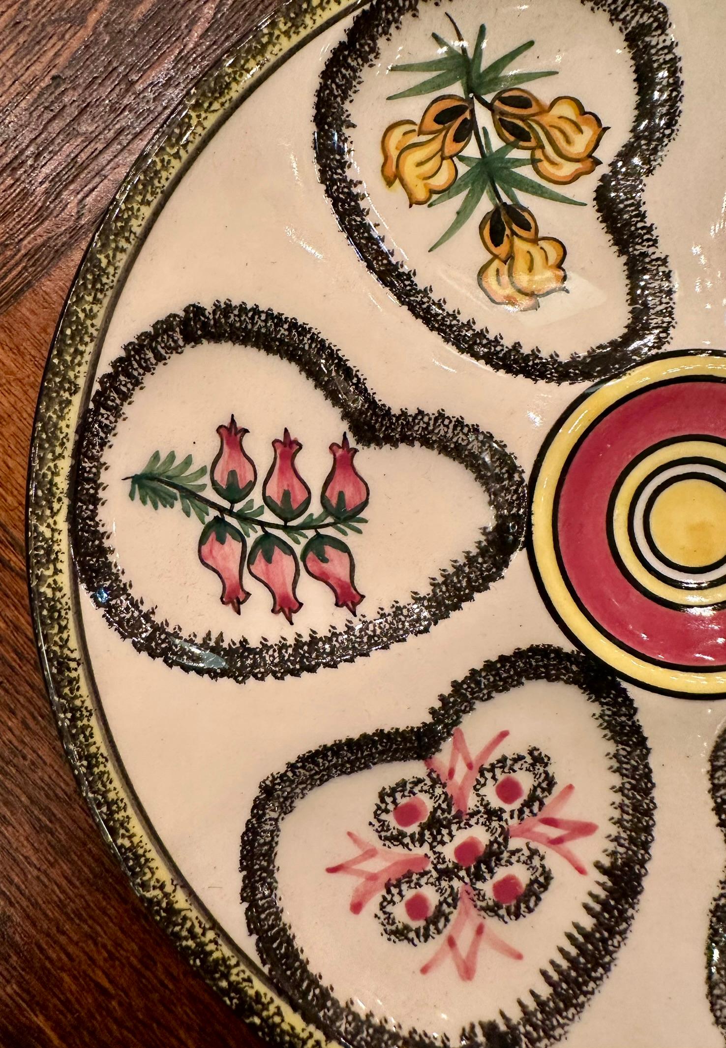 Plato de ostras de porcelana francesa de loza, firmado Henriot Quimper, alrededor de 1950. 