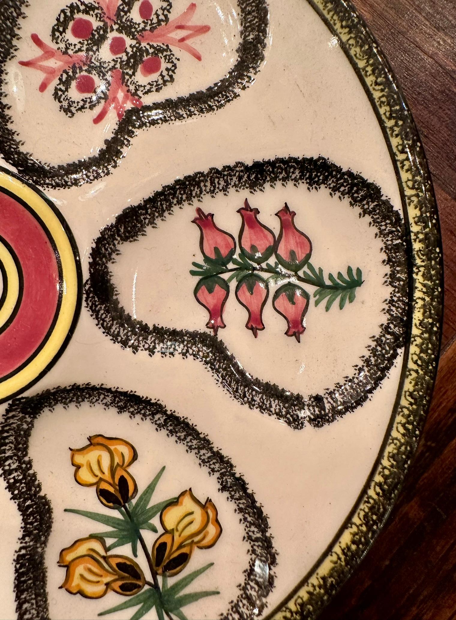 Plato de ostras de porcelana de loza francesa Henriot Quimper, alrededor de 1950. en Bueno estado para la venta en New Orleans, LA