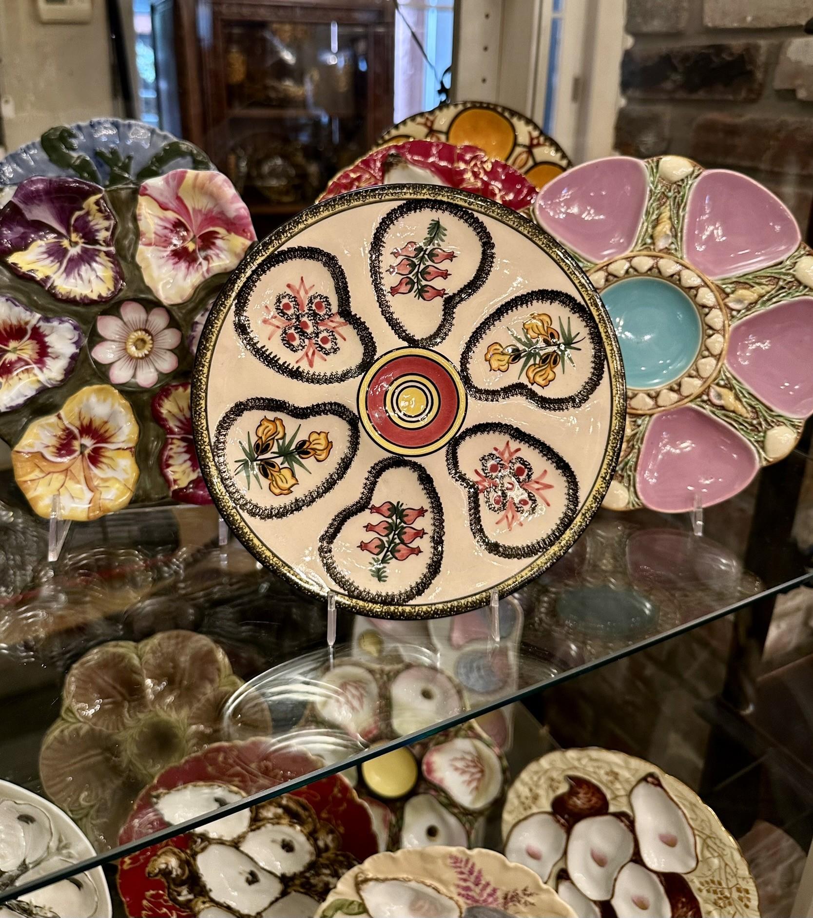 Plato de ostras de porcelana de loza francesa Henriot Quimper, alrededor de 1950. en venta 1