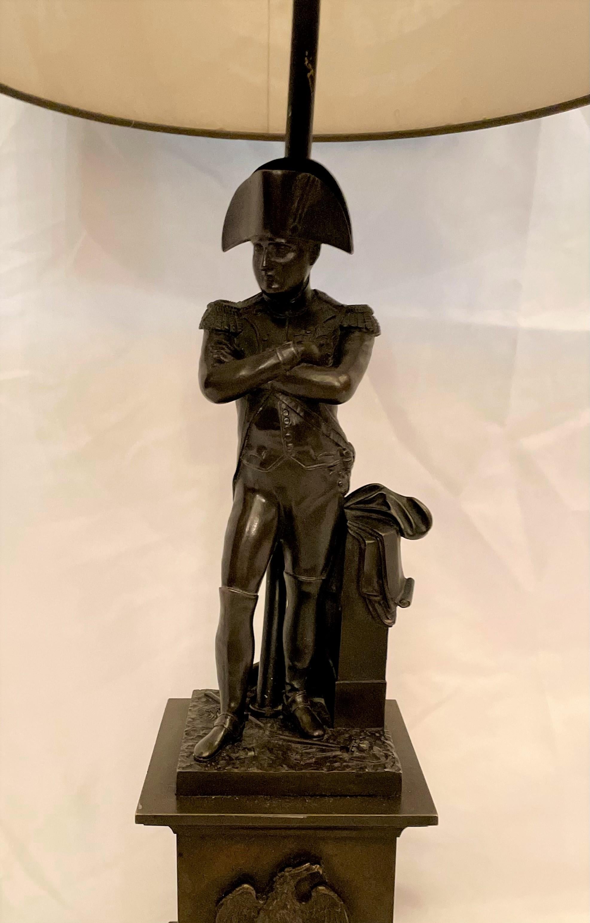 Estate French Lamp with Classical Napoleon Bonaparte Statue in Military Stance In Good Condition In New Orleans, LA