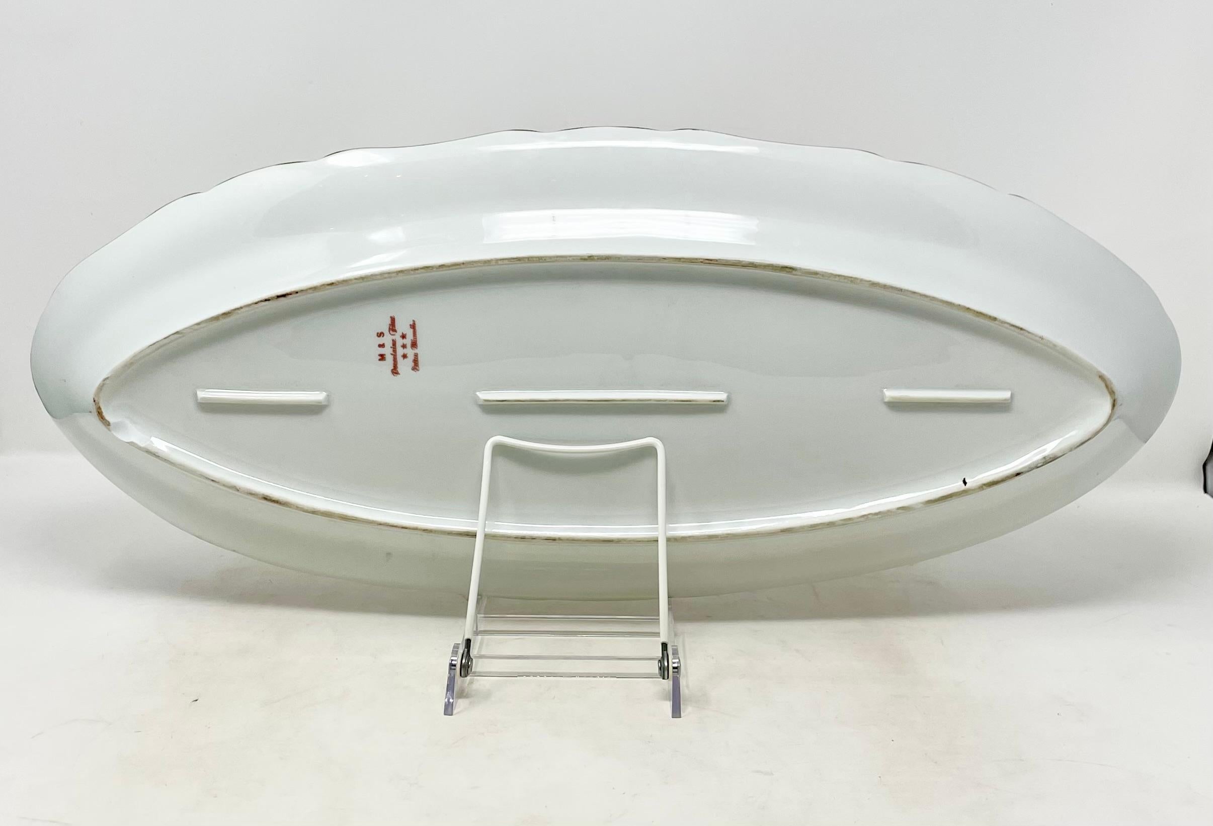 Service de 11 pièces en porcelaine de Limoges, 10 assiettes et 1 plateau Bon état - En vente à New Orleans, LA