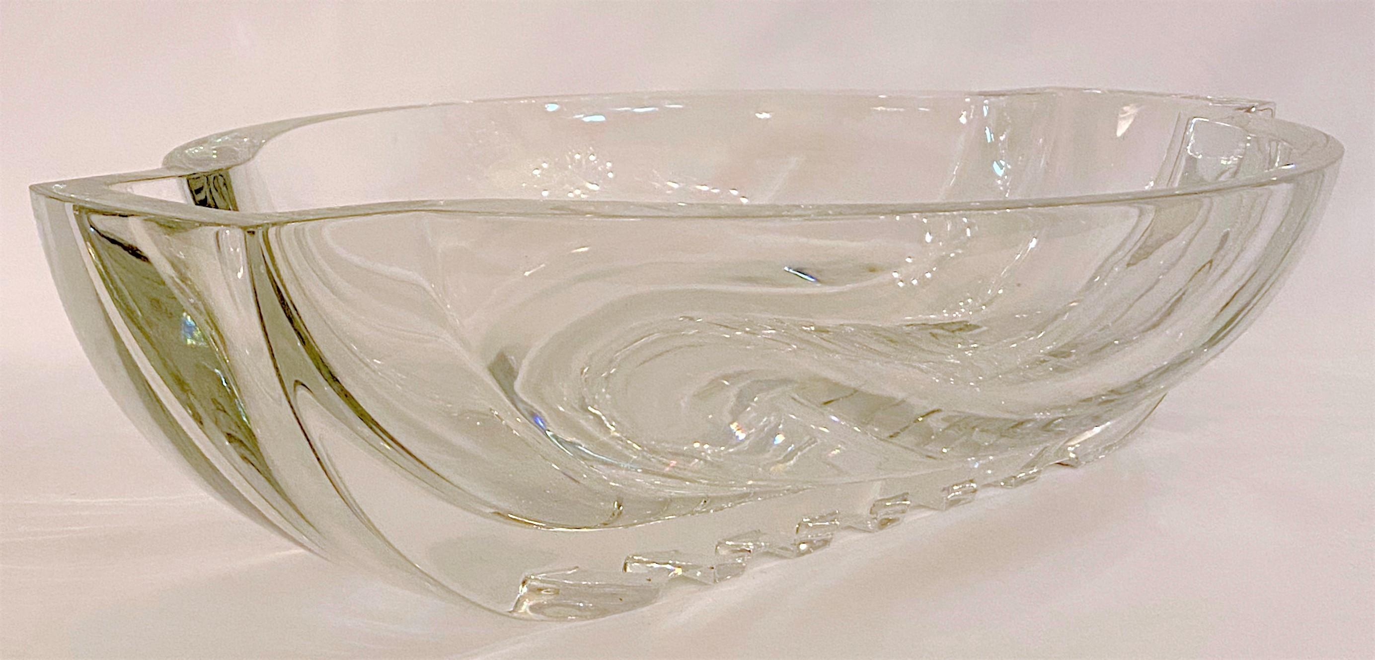 Estate French Mid-Century Modern Baccarat Crystal Centerpiece Bowl In Good Condition For Sale In New Orleans, LA