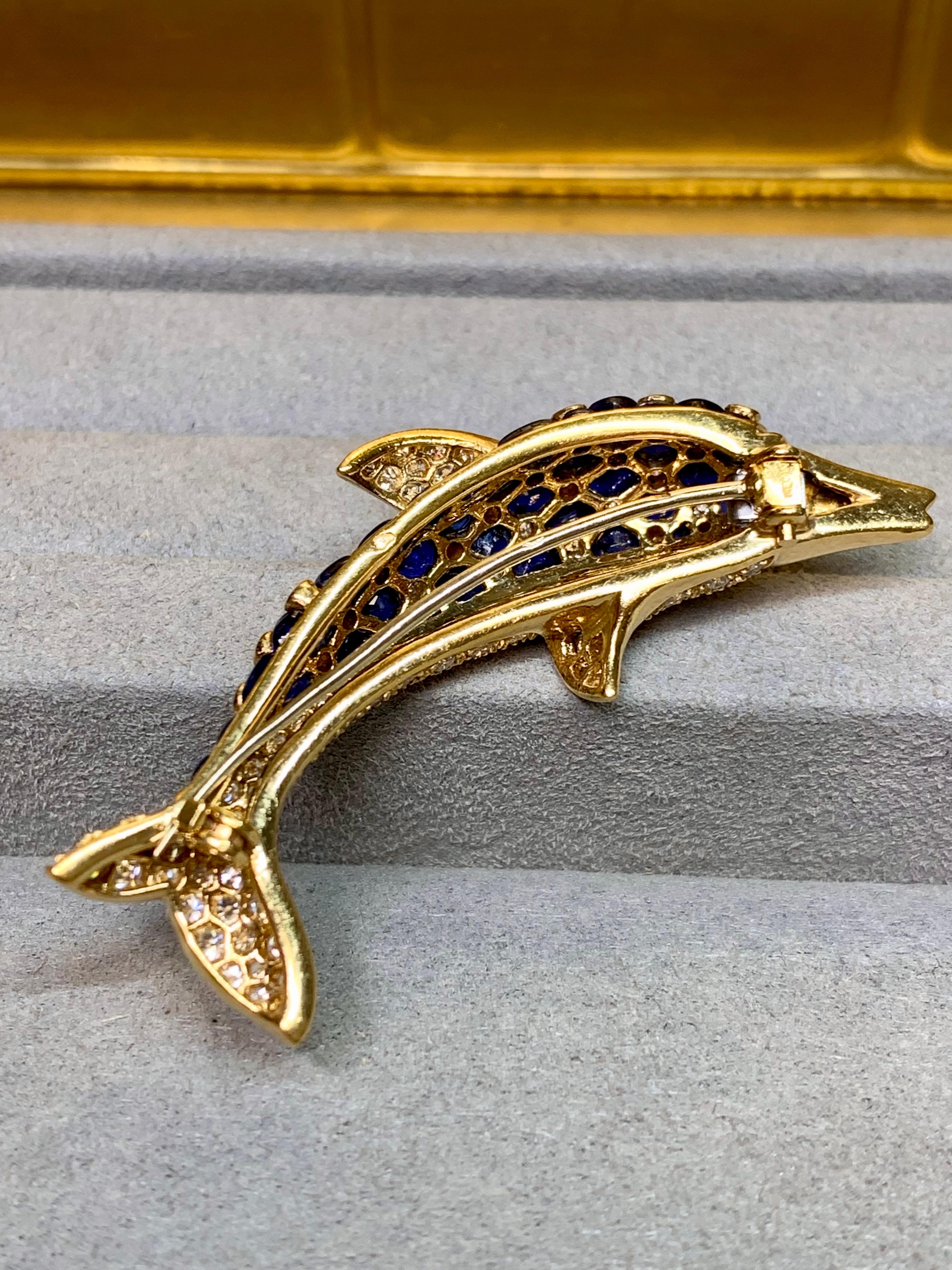 Estate Französisch Pierre Brun 18K Buff Top Saphir Diamant Rubin Delphin Brosche 8ctw im Angebot 4