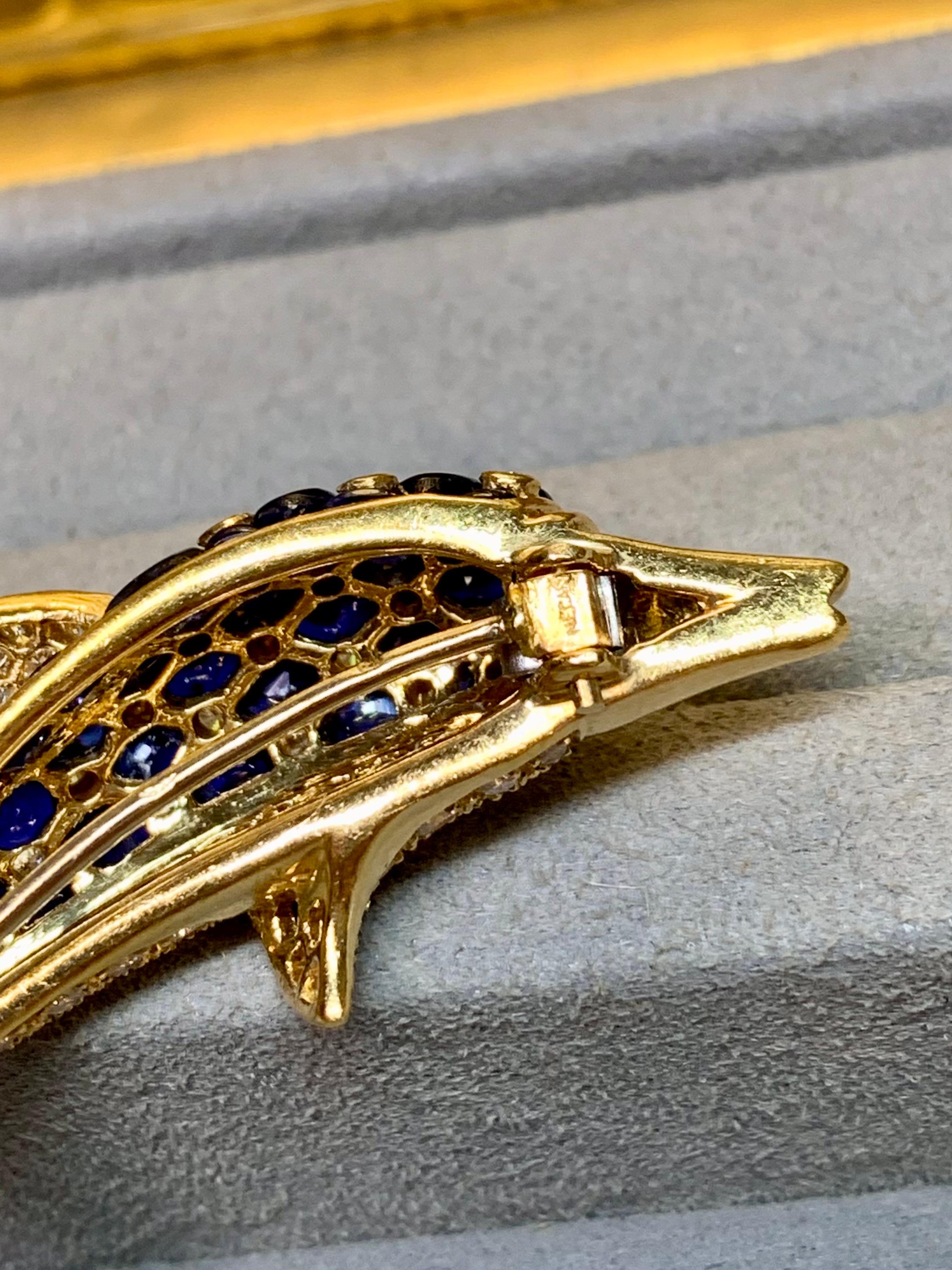 Estate Französisch Pierre Brun 18K Buff Top Saphir Diamant Rubin Delphin Brosche 8ctw im Angebot 3