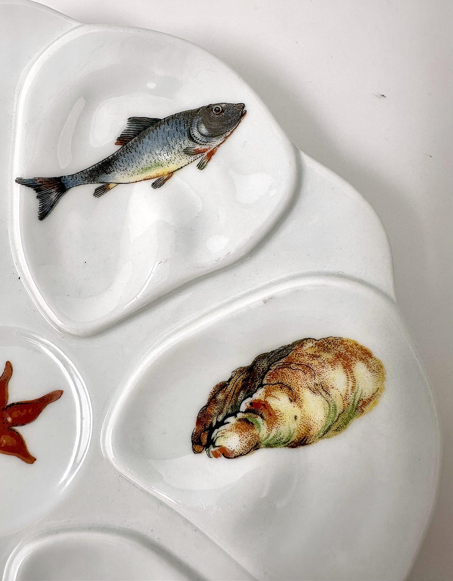 Estate Französisch Porzellan weiß & bunt gemalt Sea Life Austern Teller Ca 1960 (20. Jahrhundert) im Angebot