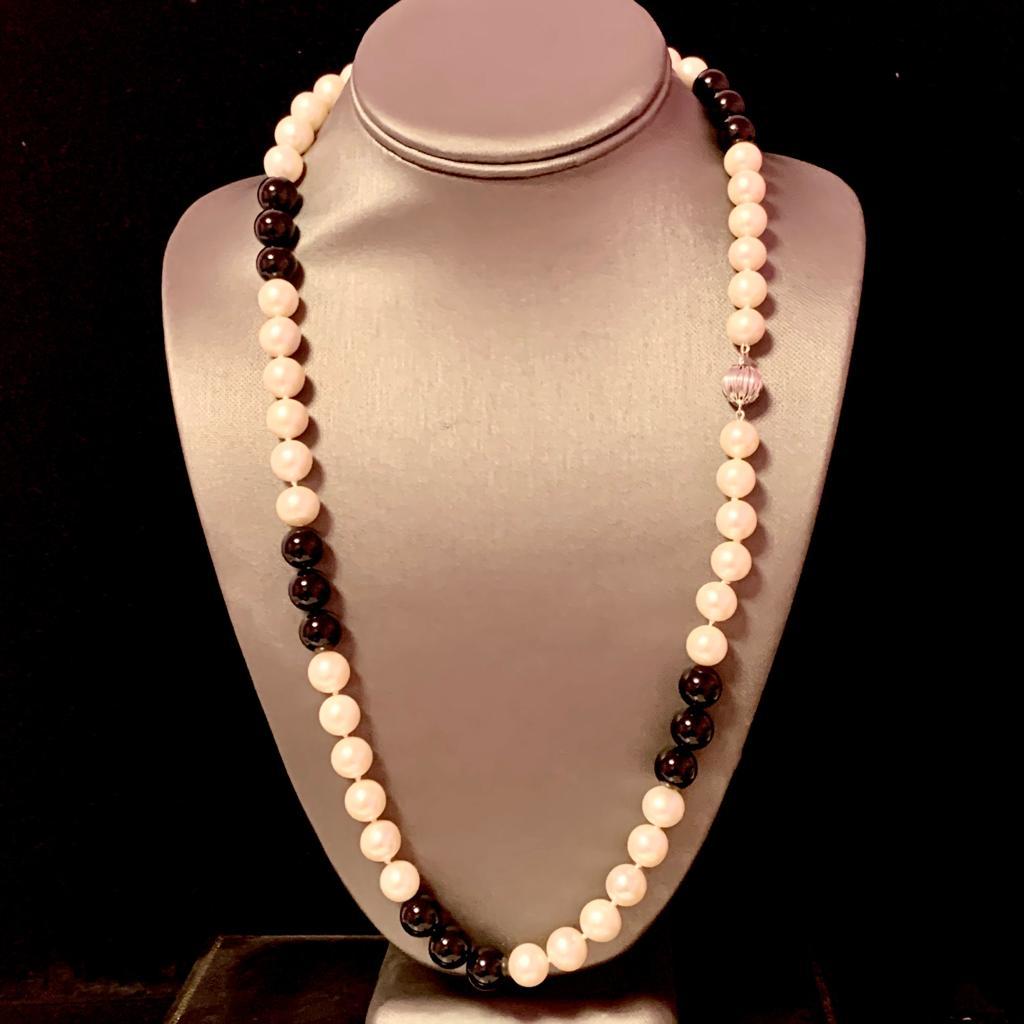 Women's Estate Freshwater Pearl Onyx Necklace 14 Karat Gold 10.25 mm Certified