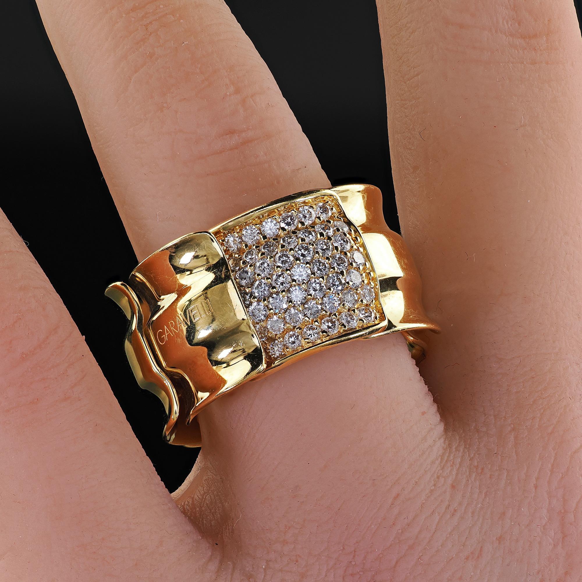 Anillo de cóctel ancho articulado con diamantes en oro amarillo de 18 quilates Estate Garavelli en venta 4