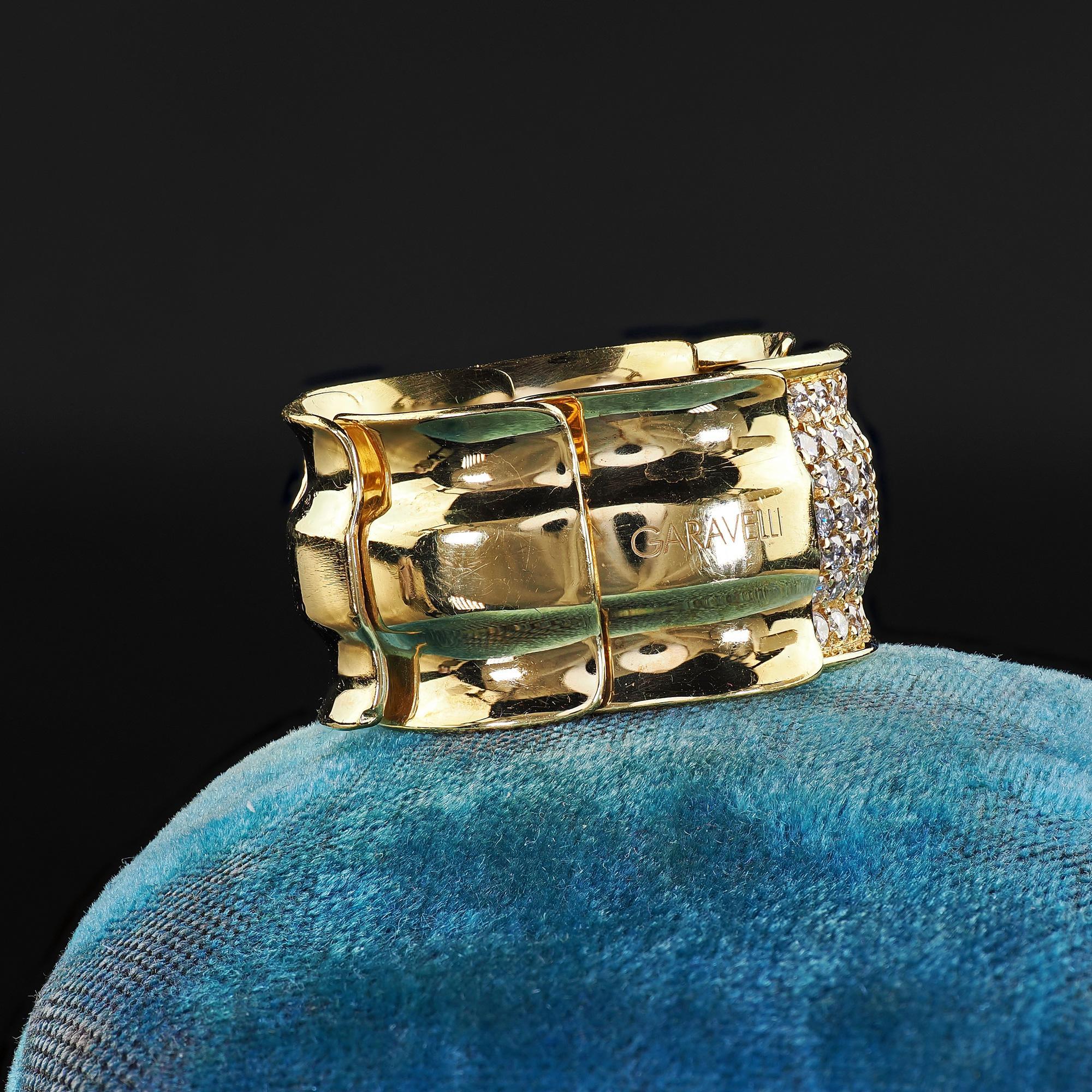 Anillo de cóctel ancho articulado con diamantes en oro amarillo de 18 quilates Estate Garavelli Corte brillante en venta