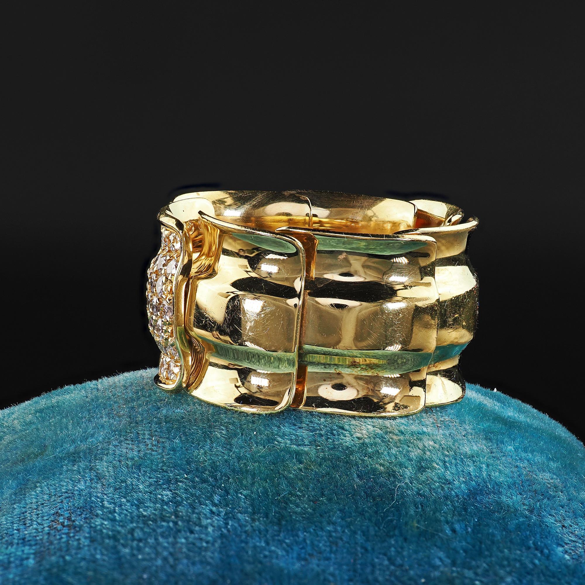 Anillo de cóctel ancho articulado con diamantes en oro amarillo de 18 quilates Estate Garavelli en Bueno estado para la venta en Great Neck, NY