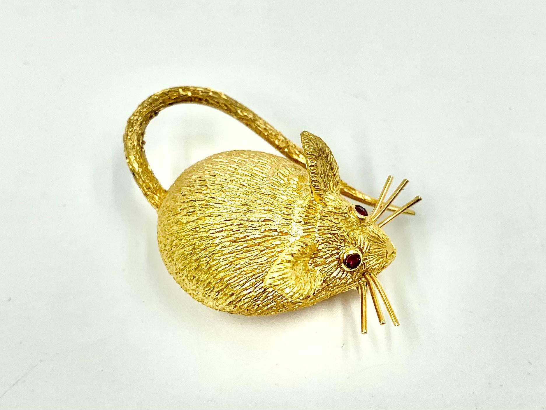 Estate Georges L'Enfant 18K Gold Ruby Mouse Clip Brooch, France, 1960's In Good Condition In New York, NY