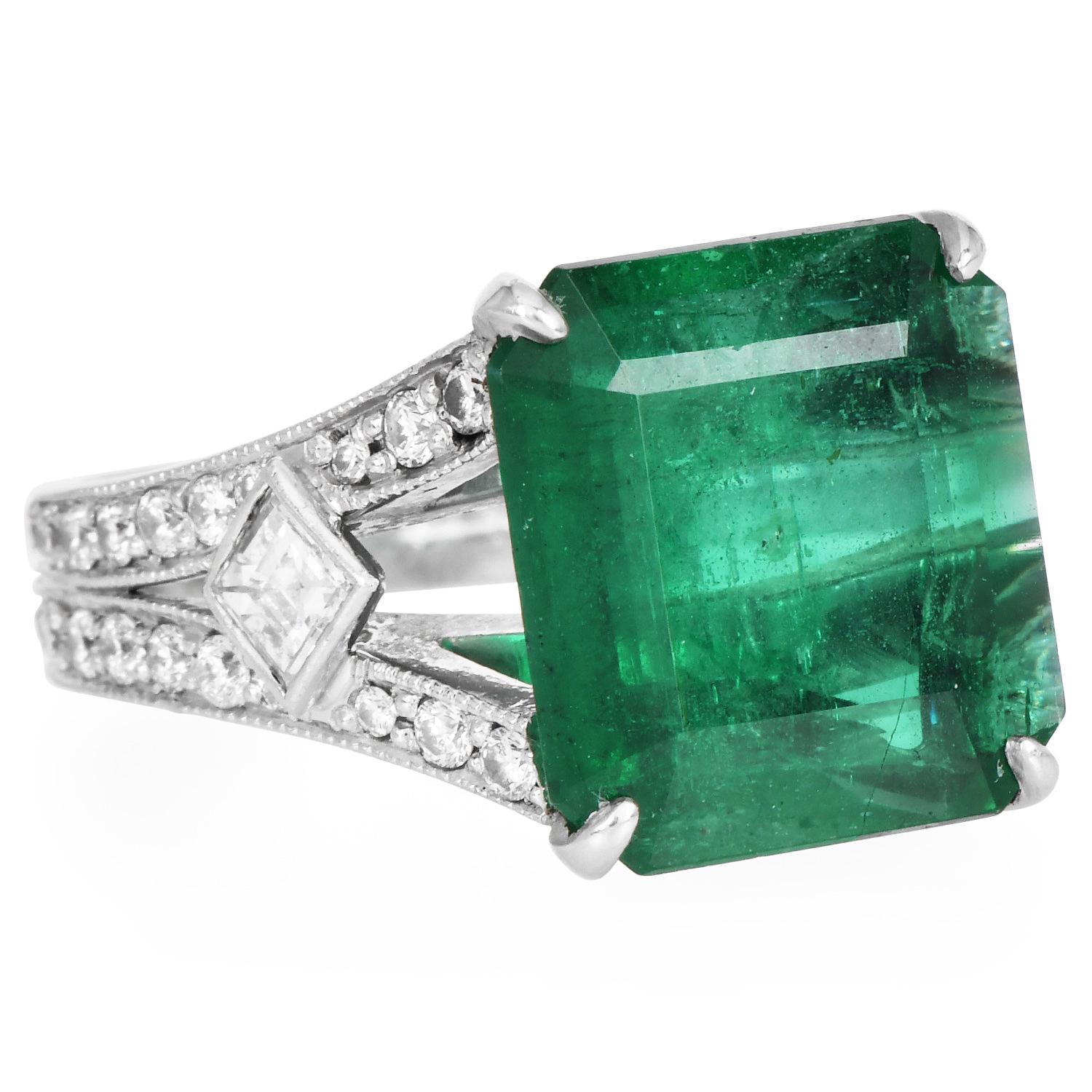 Women's Estate GIA Emerald 6.75cts Diamond Platinum Cocktail Ring For Sale