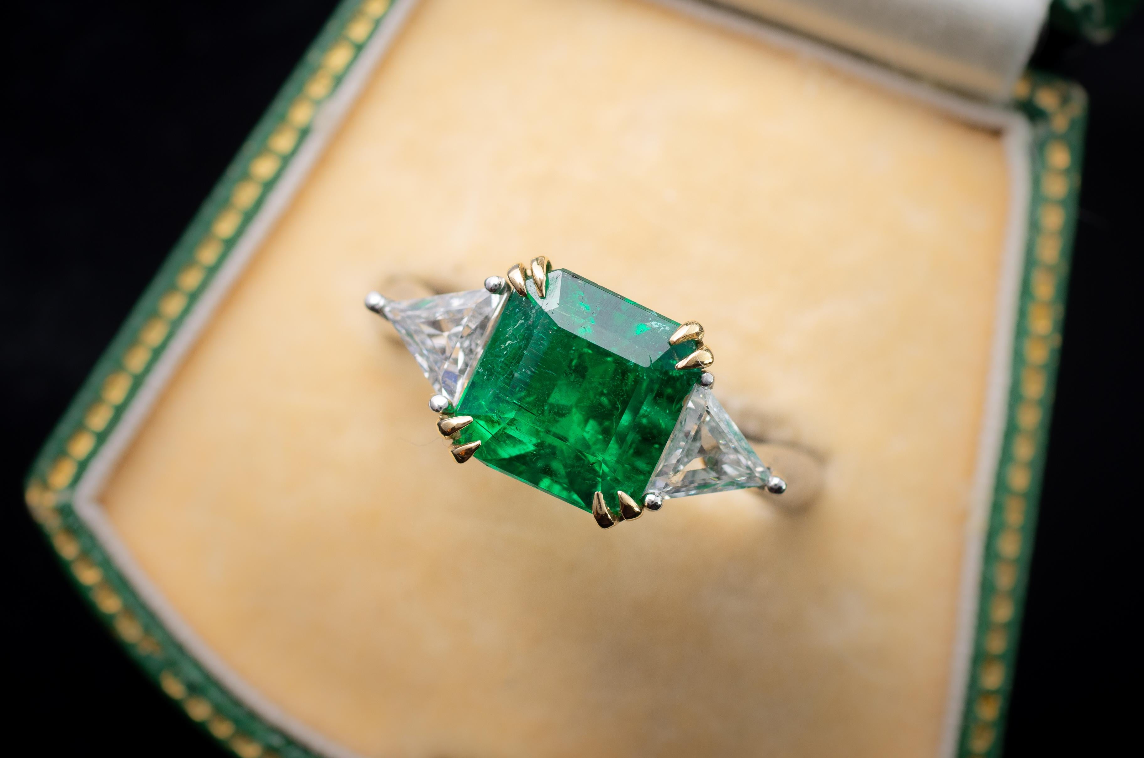 Art Deco Estate GIA Natural Emerald and Diamond Engagement Ring For Sale