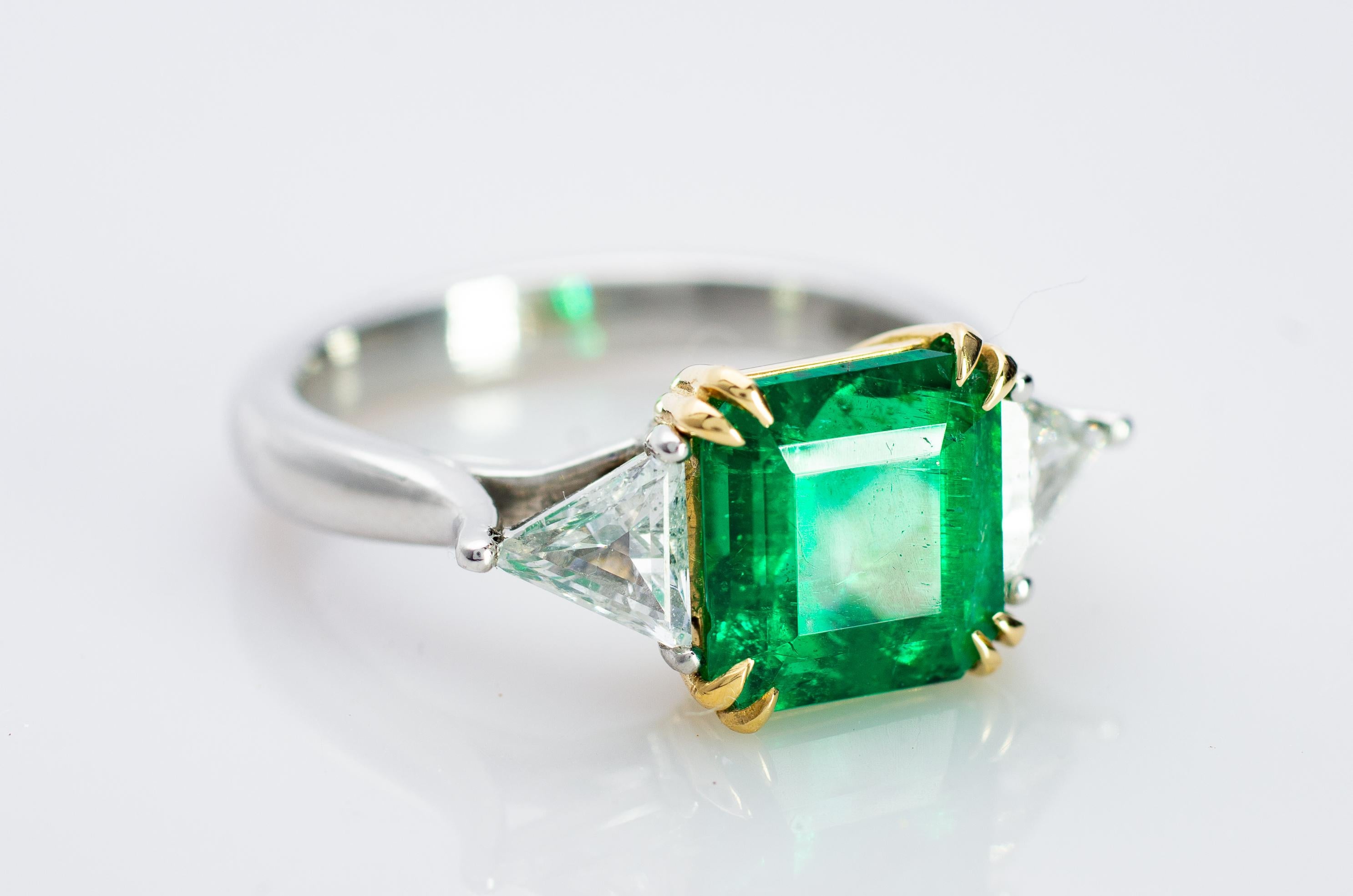 Estate GIA Natural Emerald and Diamond Engagement Ring In Excellent Condition For Sale In Miami, FL