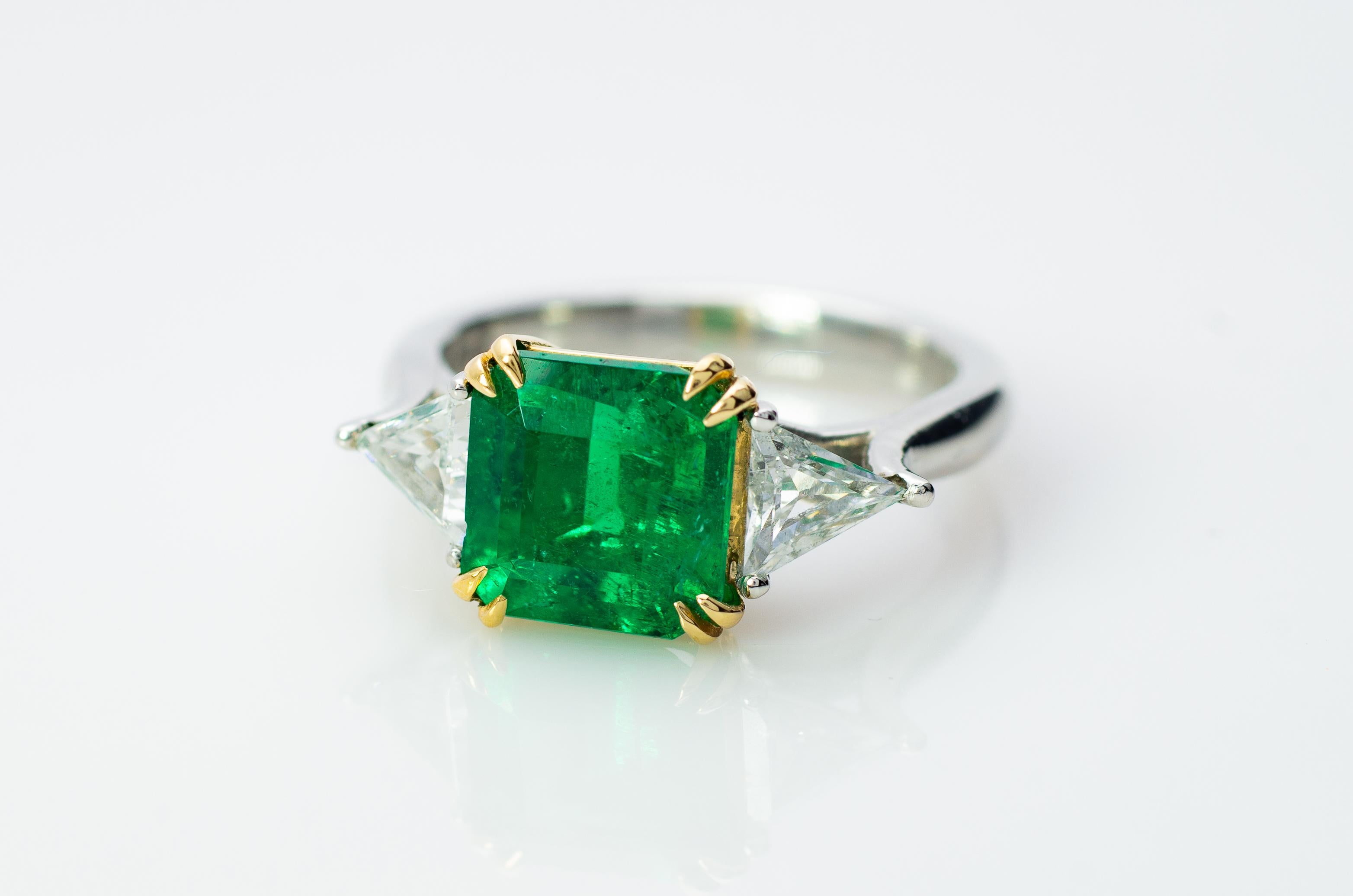 Women's or Men's Estate GIA Natural Emerald and Diamond Engagement Ring For Sale