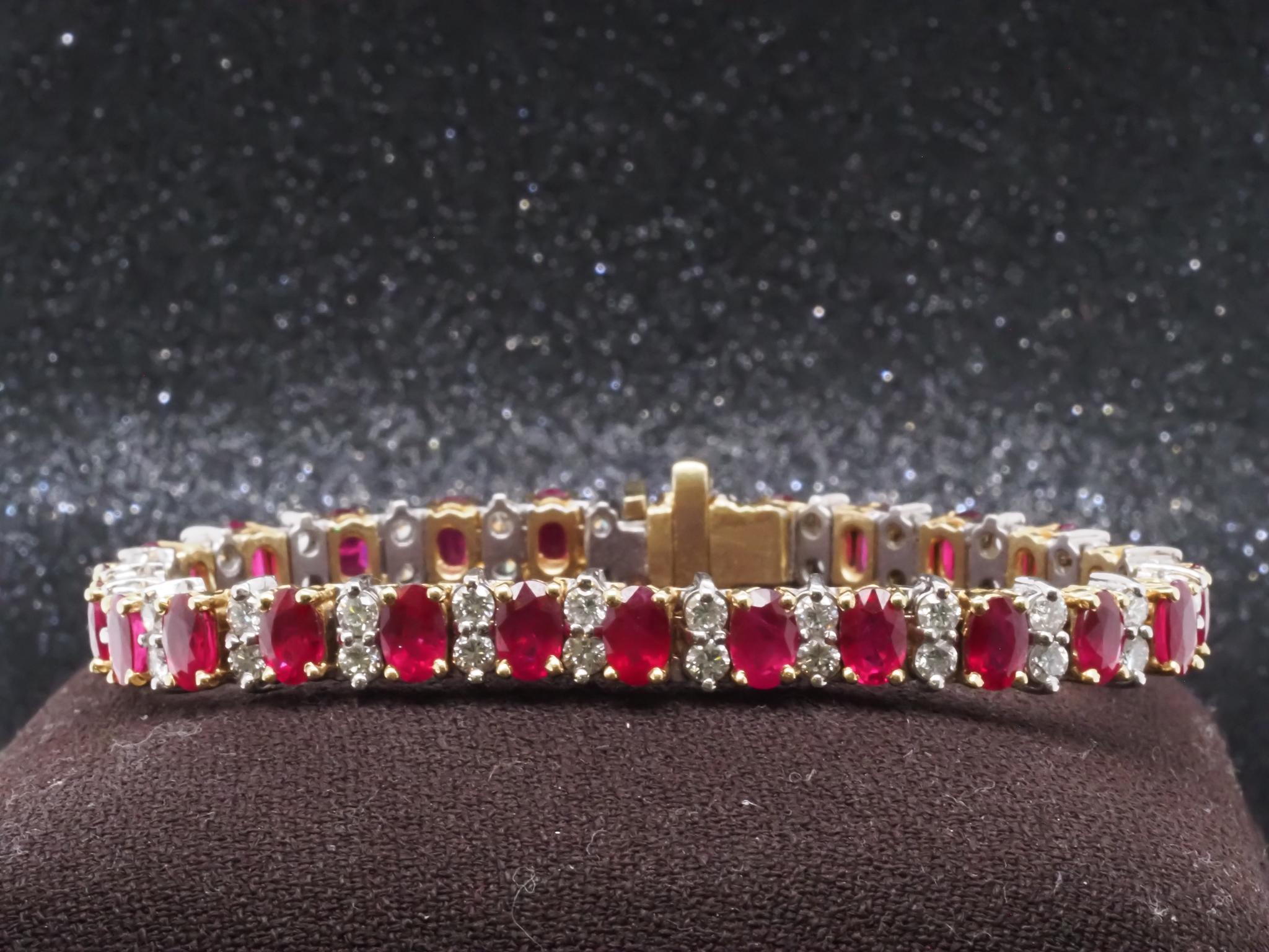Pulsera de oro de 18 quilates con rubí de Birmania y diamantes 