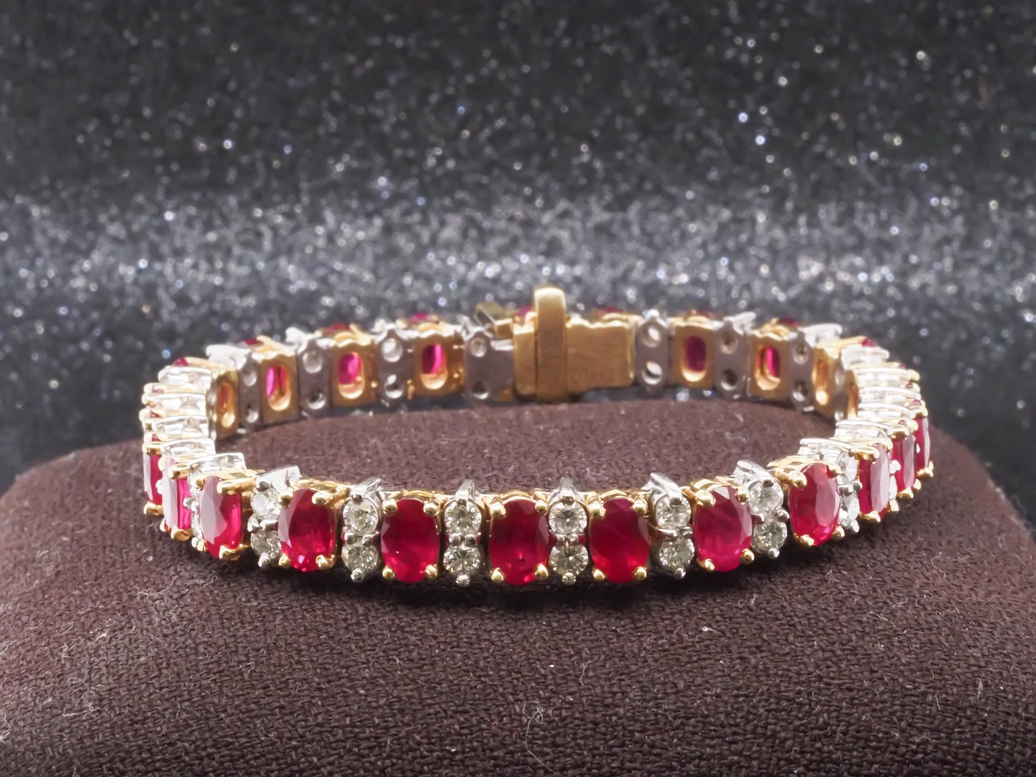 De las mujeres Pulsera de oro de 18 quilates con rubí de Birmania y diamantes 