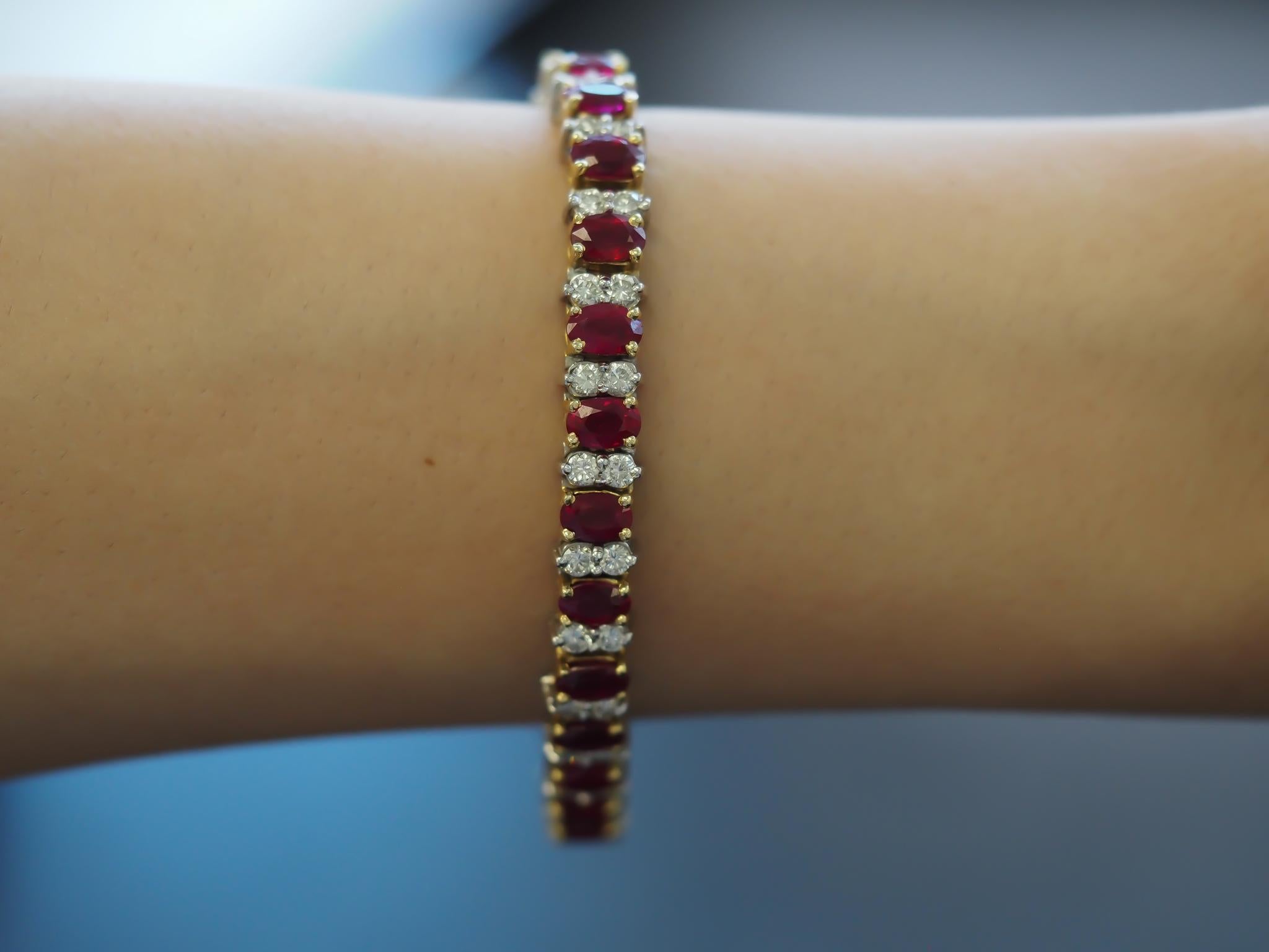 Pulsera de oro de 18 quilates con rubí de Birmania y diamantes 