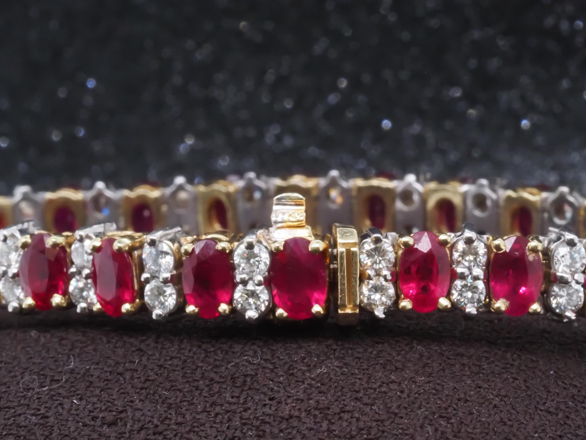 Pulsera de oro de 18 quilates con rubí de Birmania y diamantes 