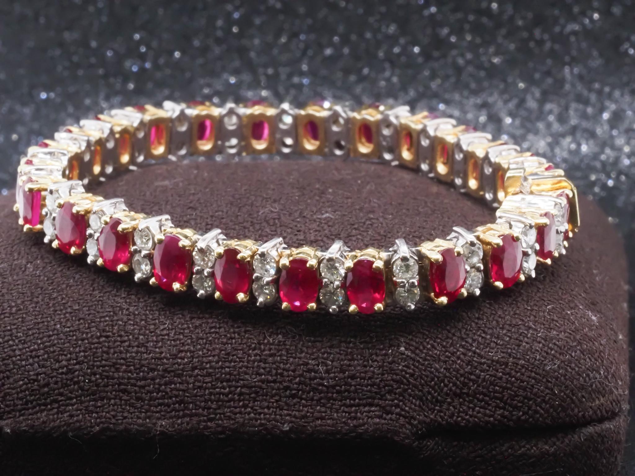 Pulsera de oro de 18 quilates con rubí de Birmania y diamantes 