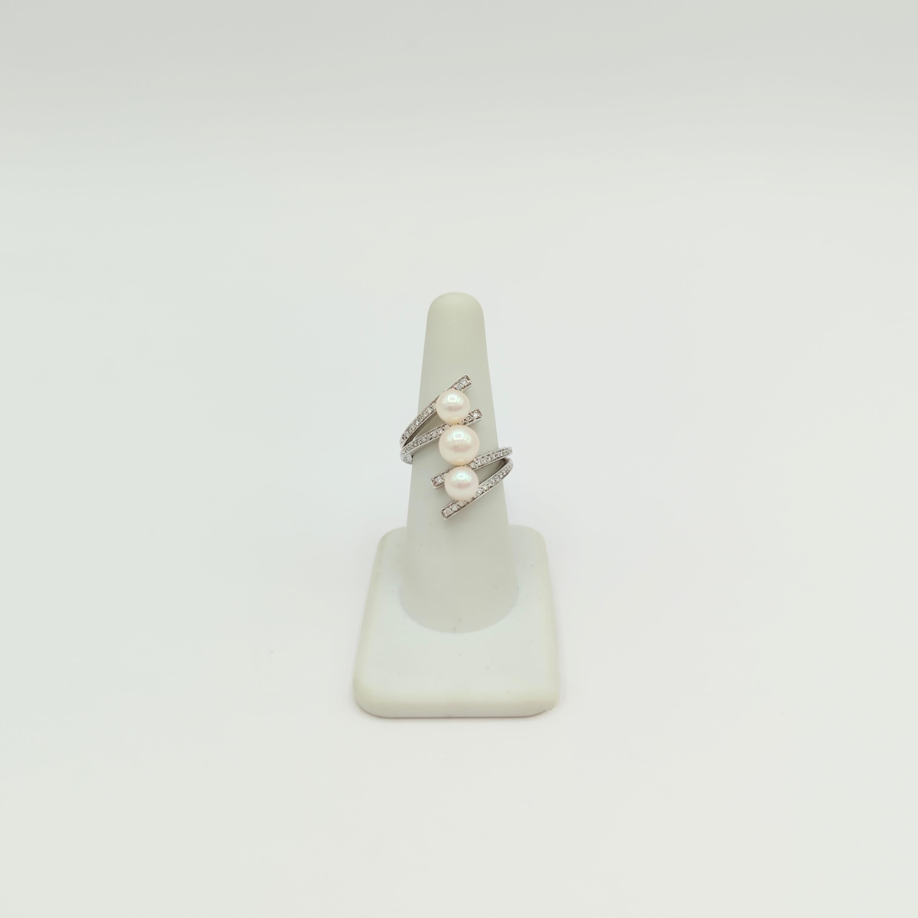 Estate Giorgio Visconti White Akoya Pearl and Diamond Ring in 18K White Gold In New Condition For Sale In Los Angeles, CA