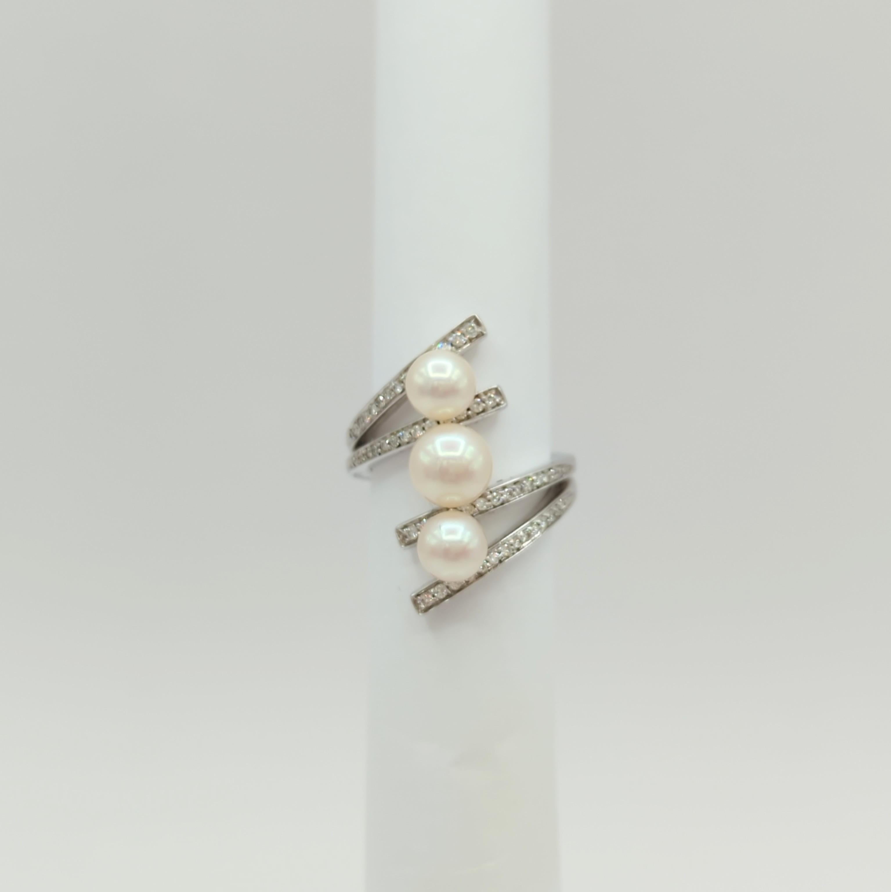 Women's or Men's Estate Giorgio Visconti White Akoya Pearl and Diamond Ring in 18K White Gold For Sale