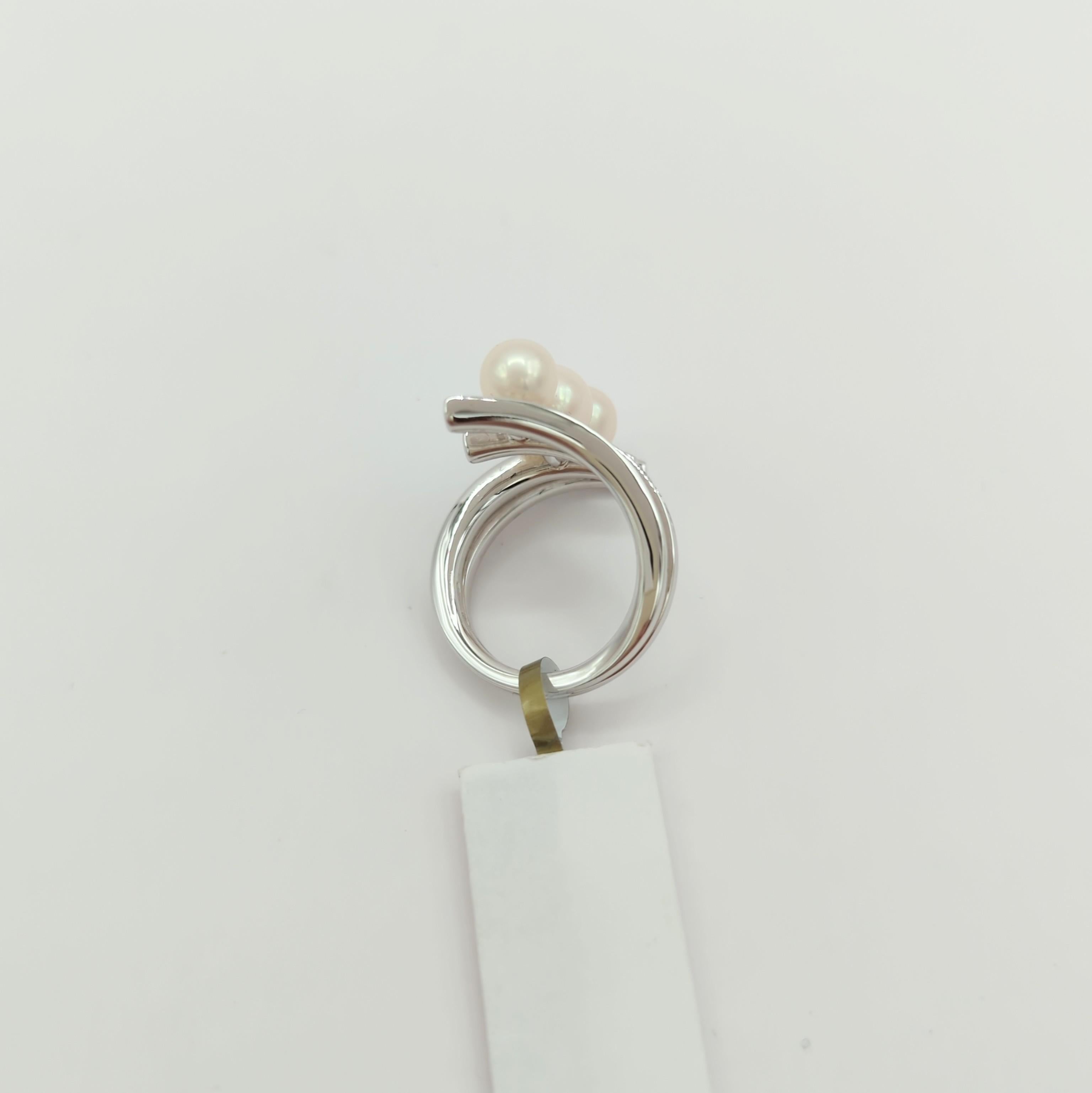 Estate Giorgio Visconti White Akoya Pearl and Diamond Ring in 18K White Gold For Sale 2