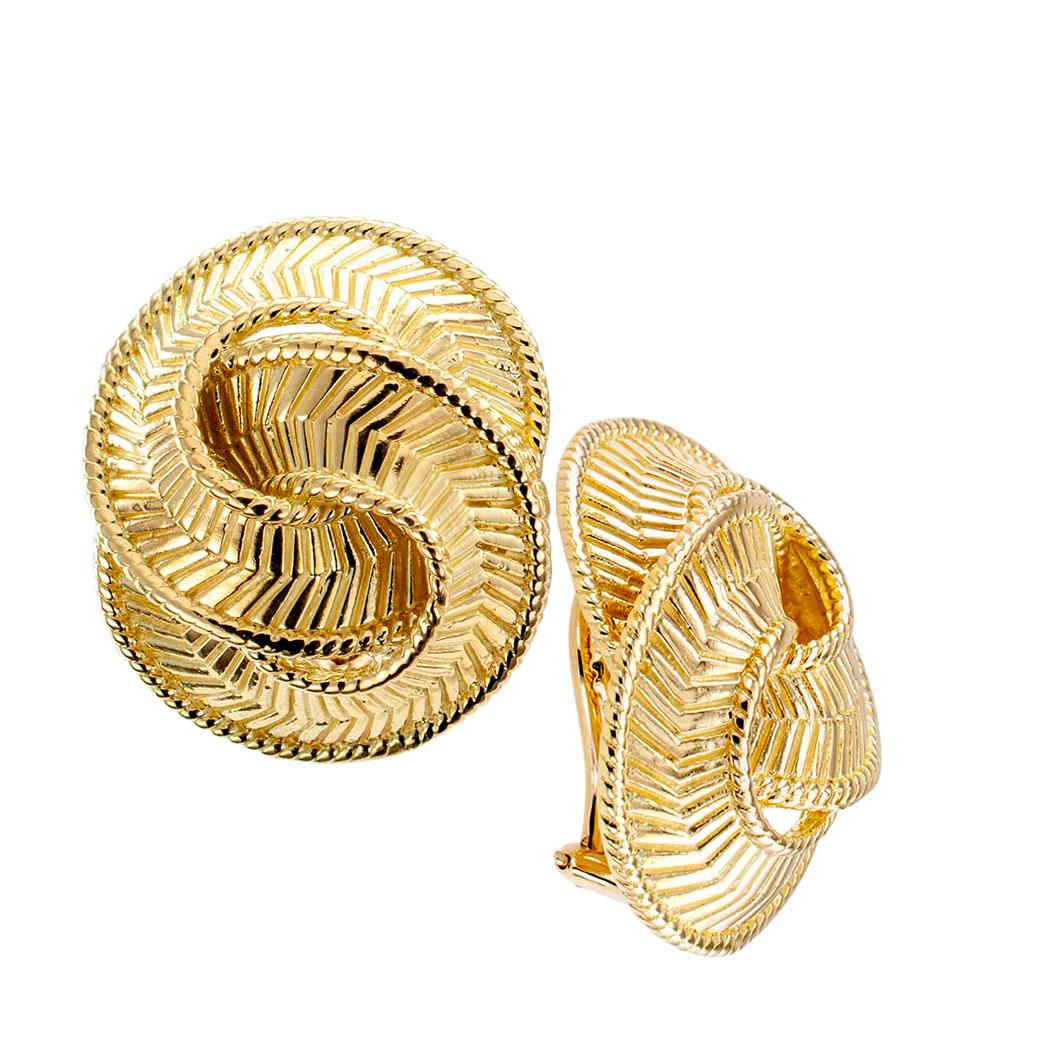 Estate Gold Clip Earrings In Good Condition In Los Angeles, CA