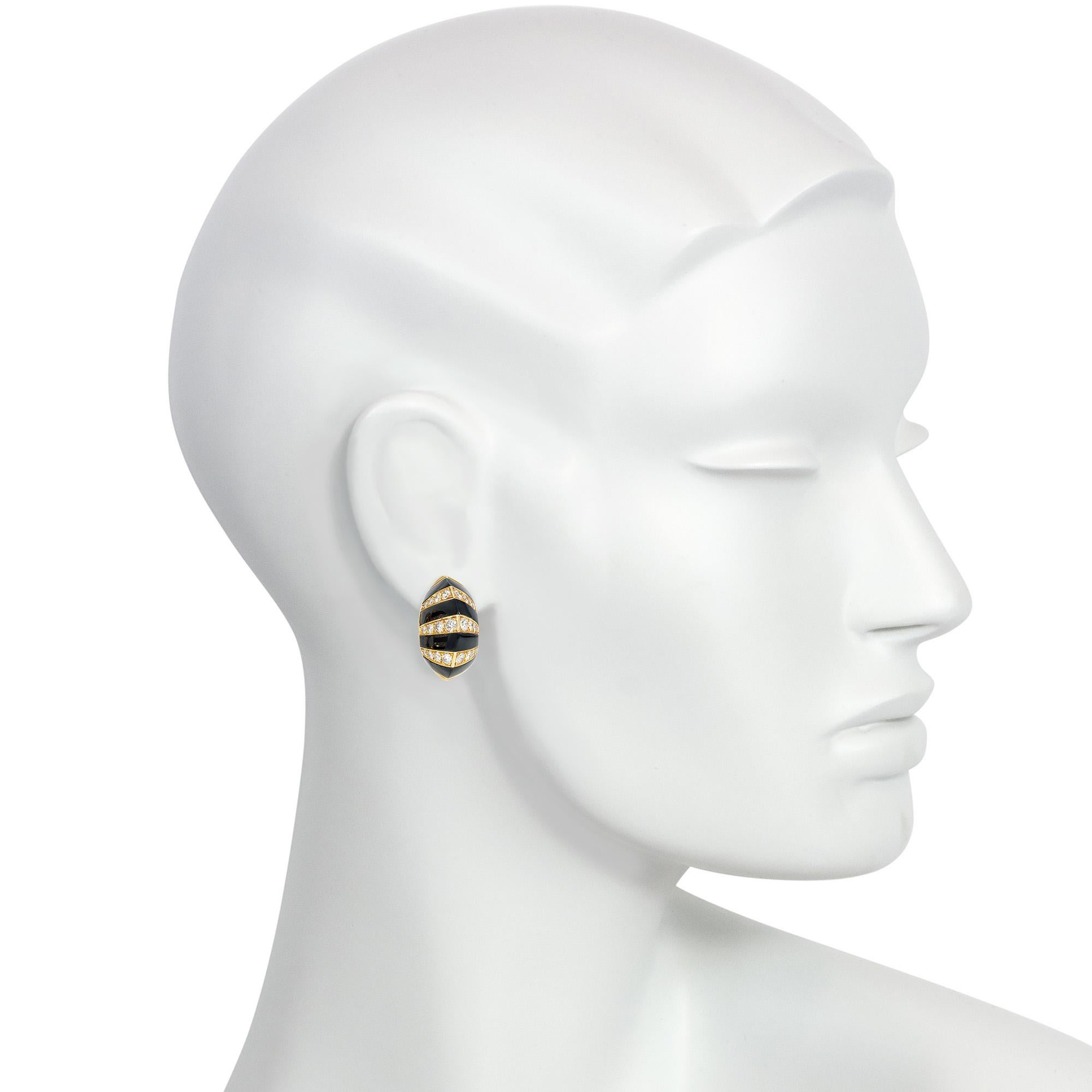 Estate Gold, Diamant und Onyx gestreiftes Design Clip-Ohrringe (Gemischter Schliff) im Angebot