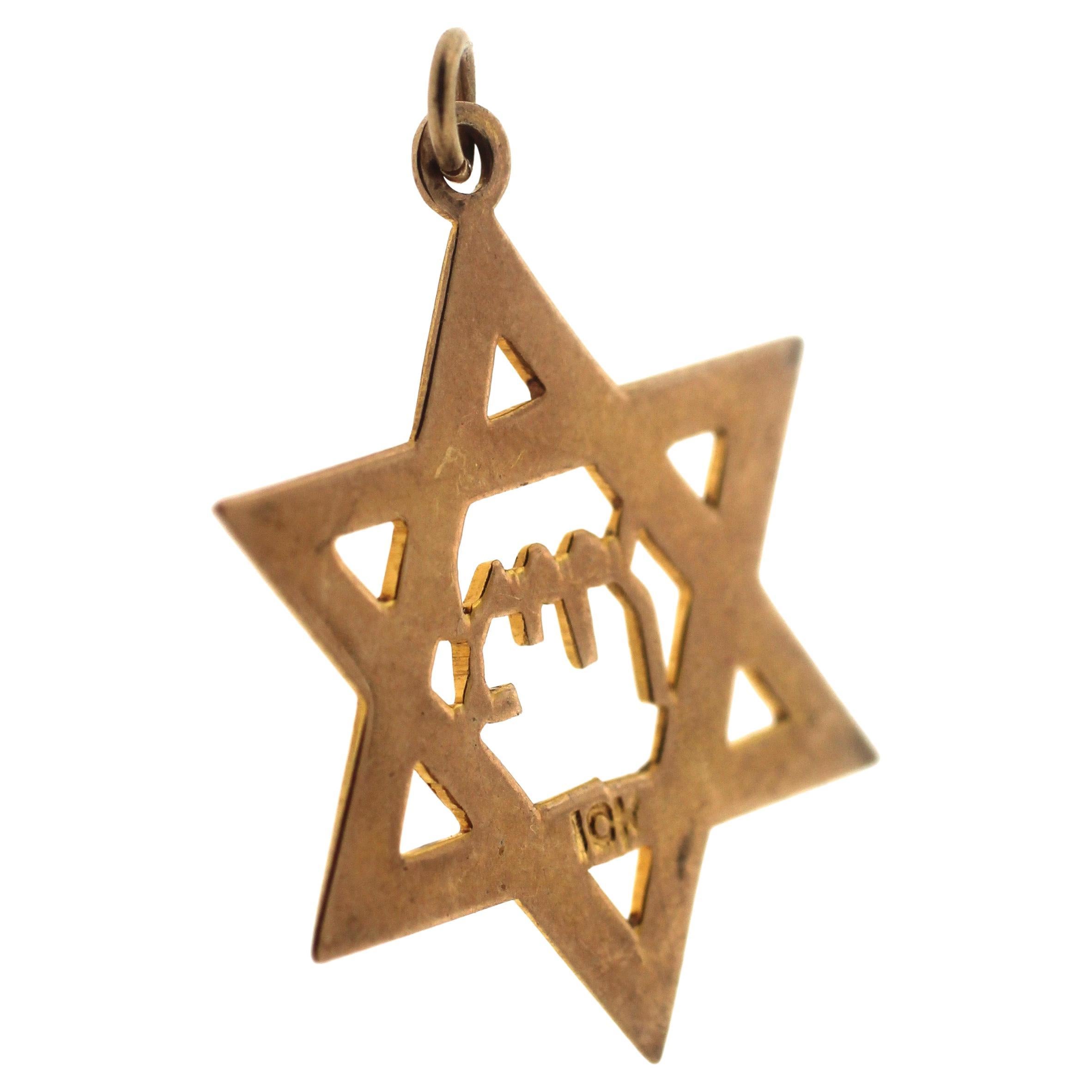 Modern Estate Golden Jewish Star Of David pendant Judaica Charm necklace
